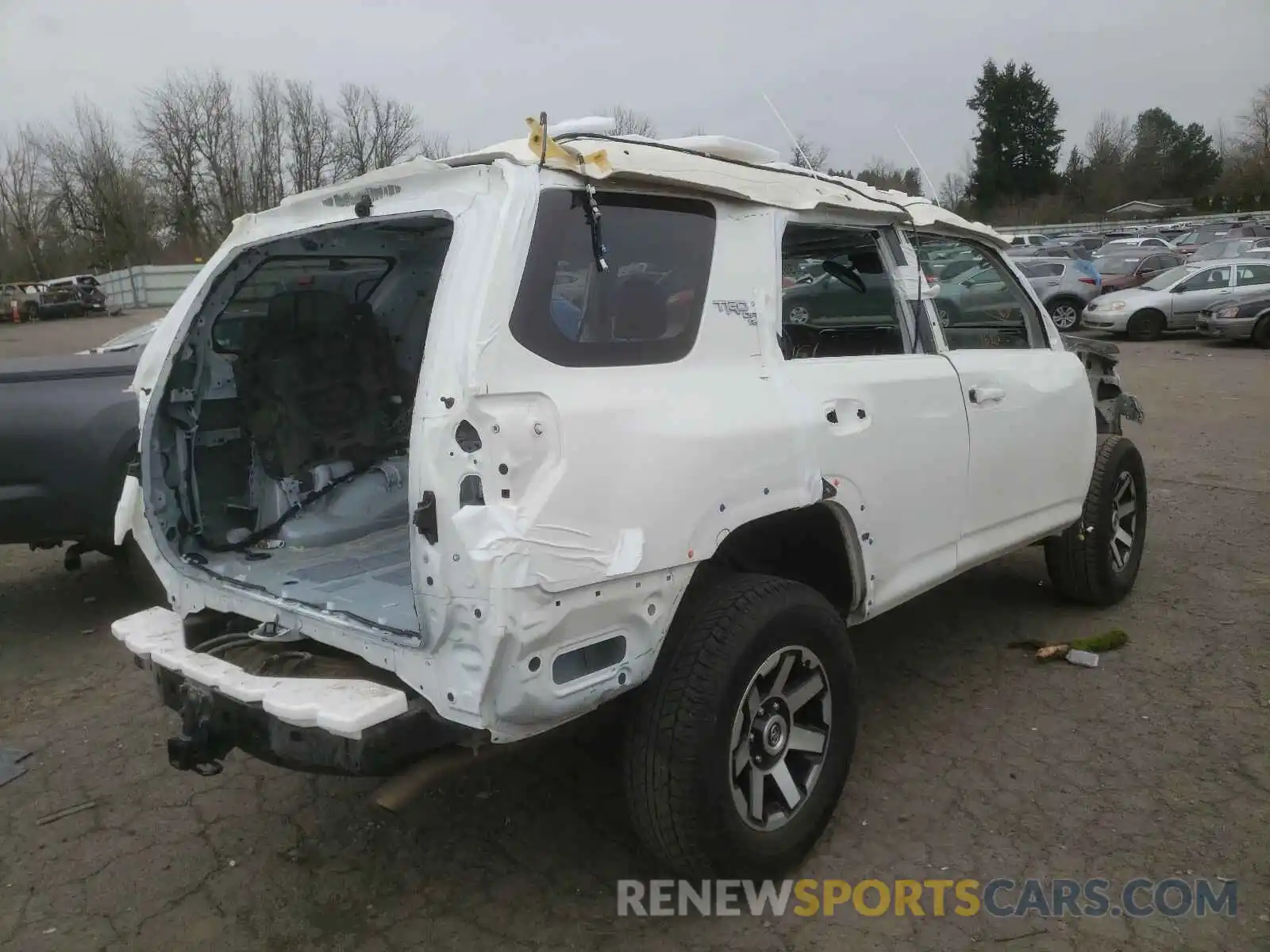 4 Photograph of a damaged car JTEBU5JR7L5786115 TOYOTA 4RUNNER 2020