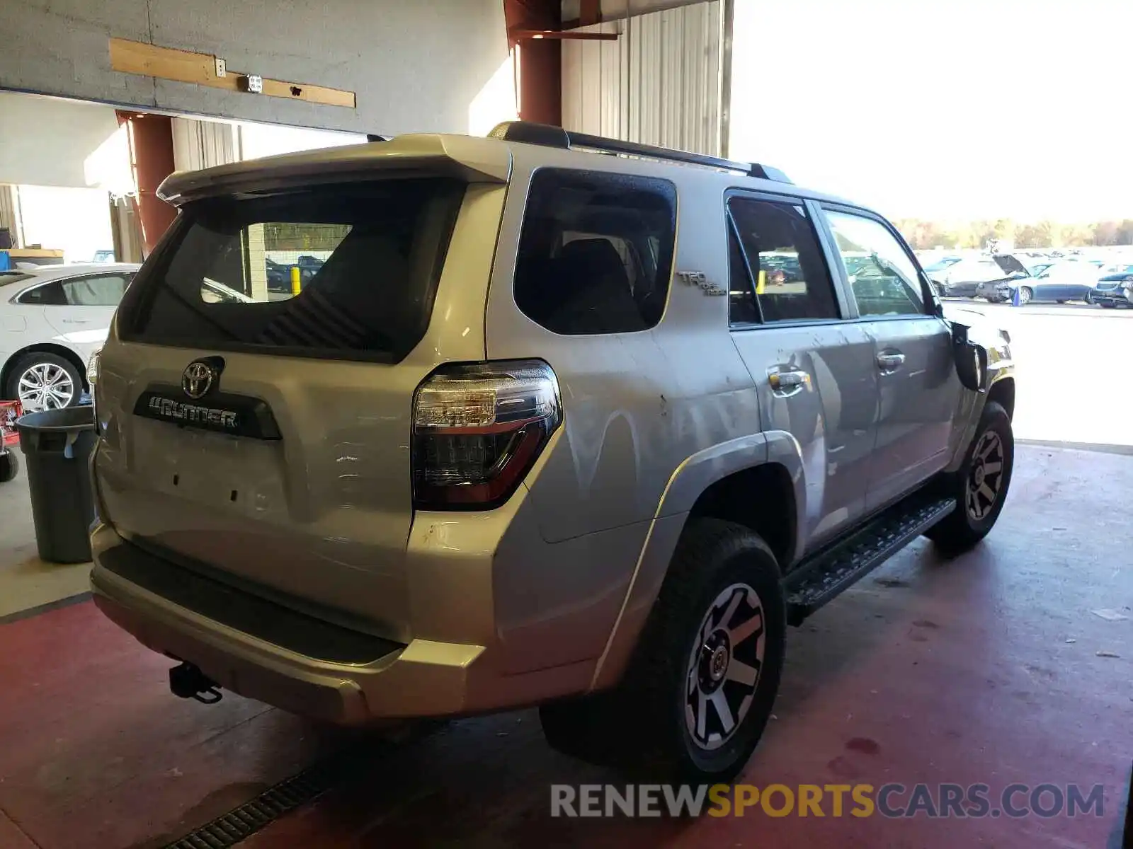 4 Photograph of a damaged car JTEBU5JR7L5796708 TOYOTA 4RUNNER 2020