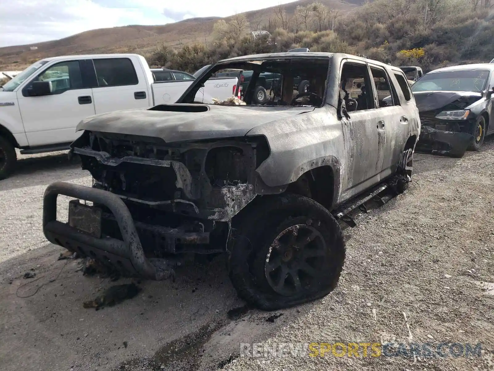 2 Photograph of a damaged car JTEBU5JR7L5797972 TOYOTA 4RUNNER 2020