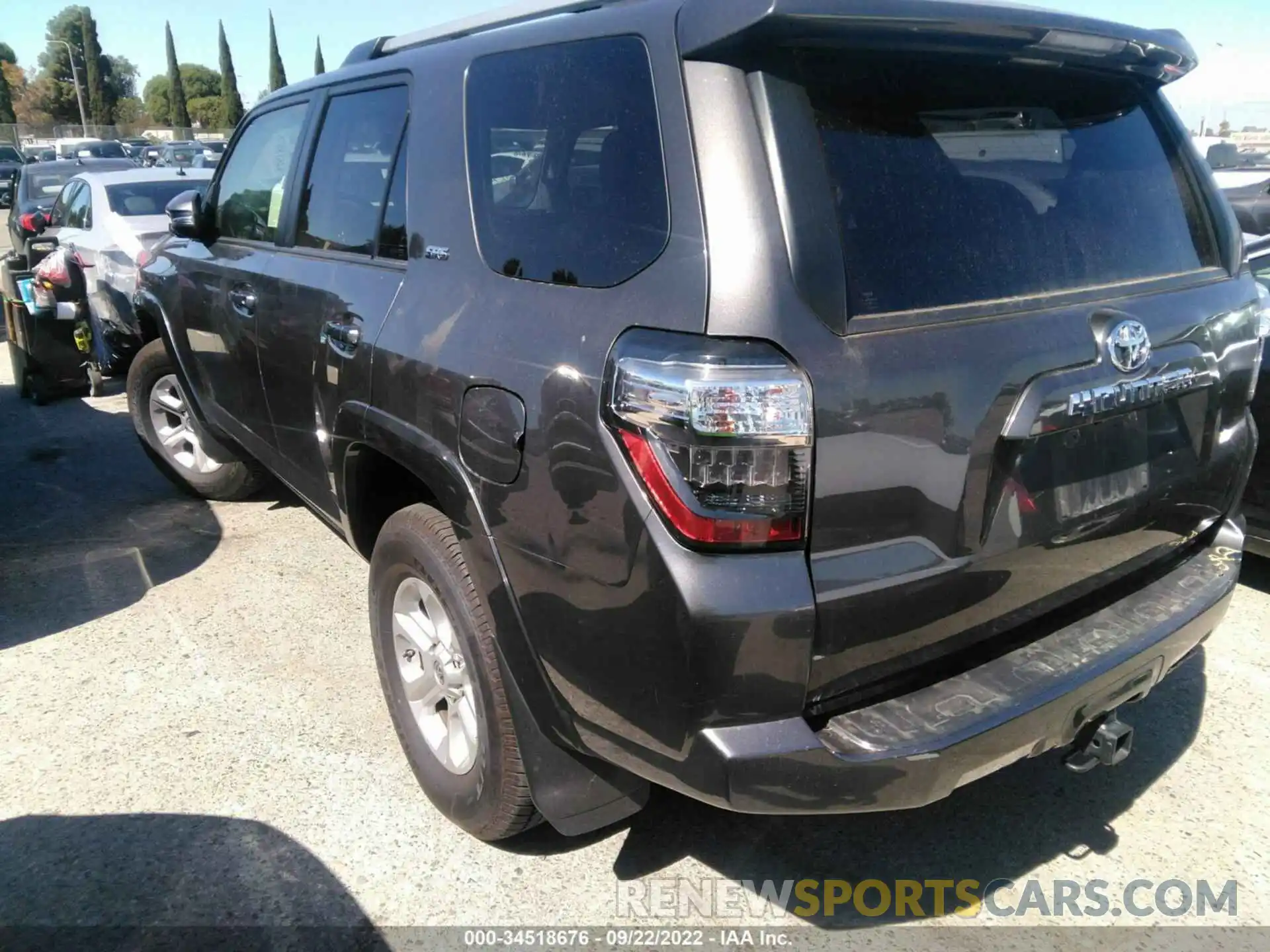 3 Photograph of a damaged car JTEBU5JR7L5798975 TOYOTA 4RUNNER 2020