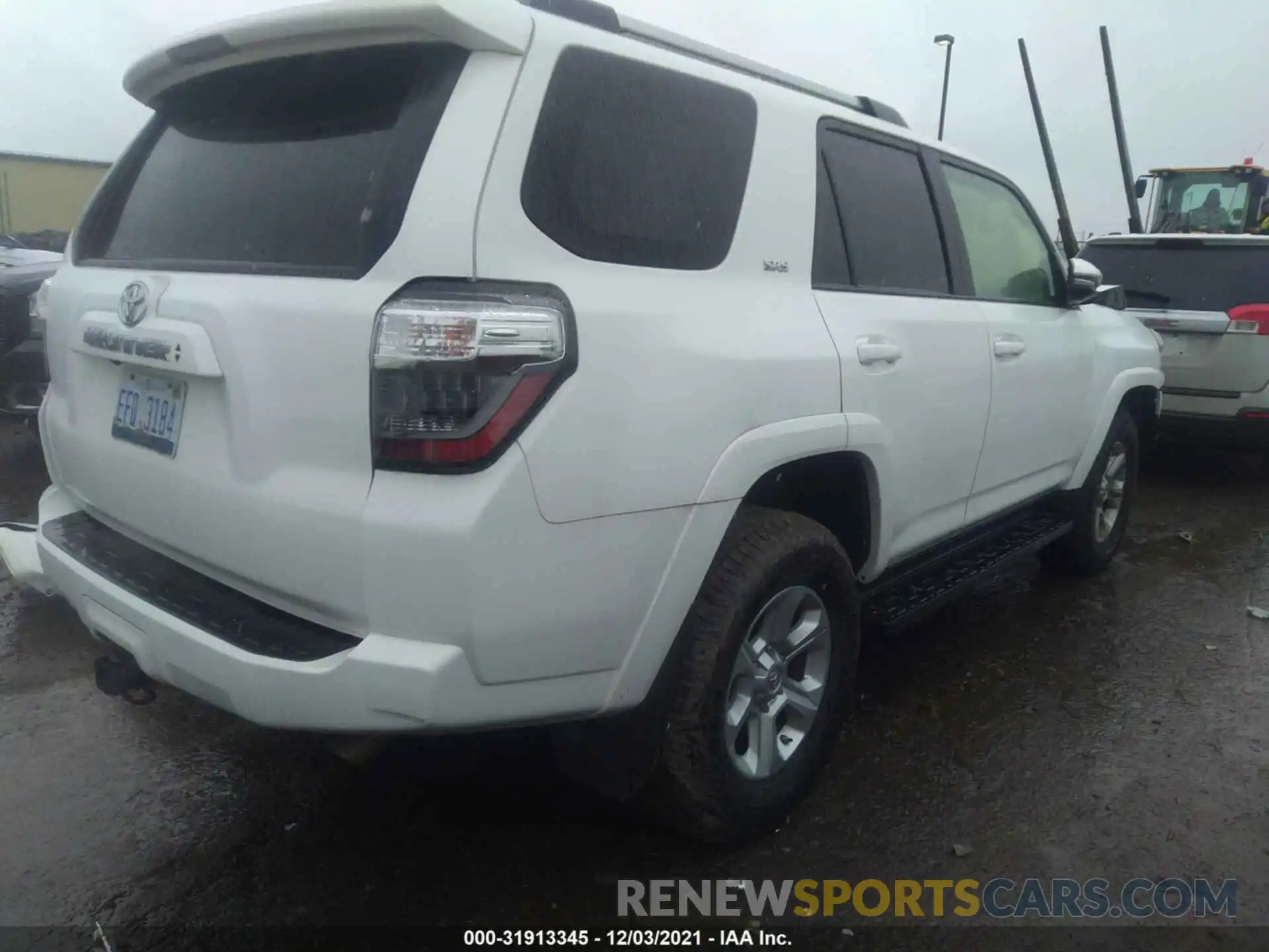 4 Photograph of a damaged car JTEBU5JR7L5799589 TOYOTA 4RUNNER 2020