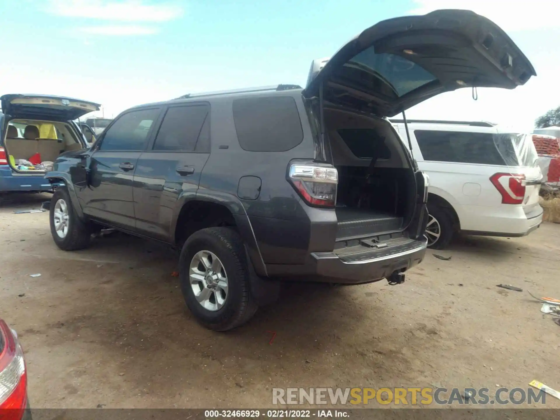 3 Photograph of a damaged car JTEBU5JR7L5837547 TOYOTA 4RUNNER 2020