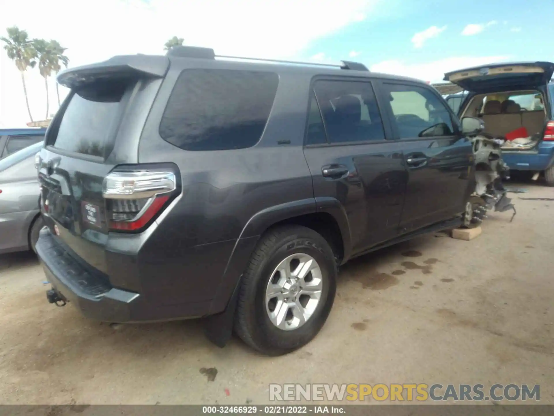 4 Фотография поврежденного автомобиля JTEBU5JR7L5837547 TOYOTA 4RUNNER 2020