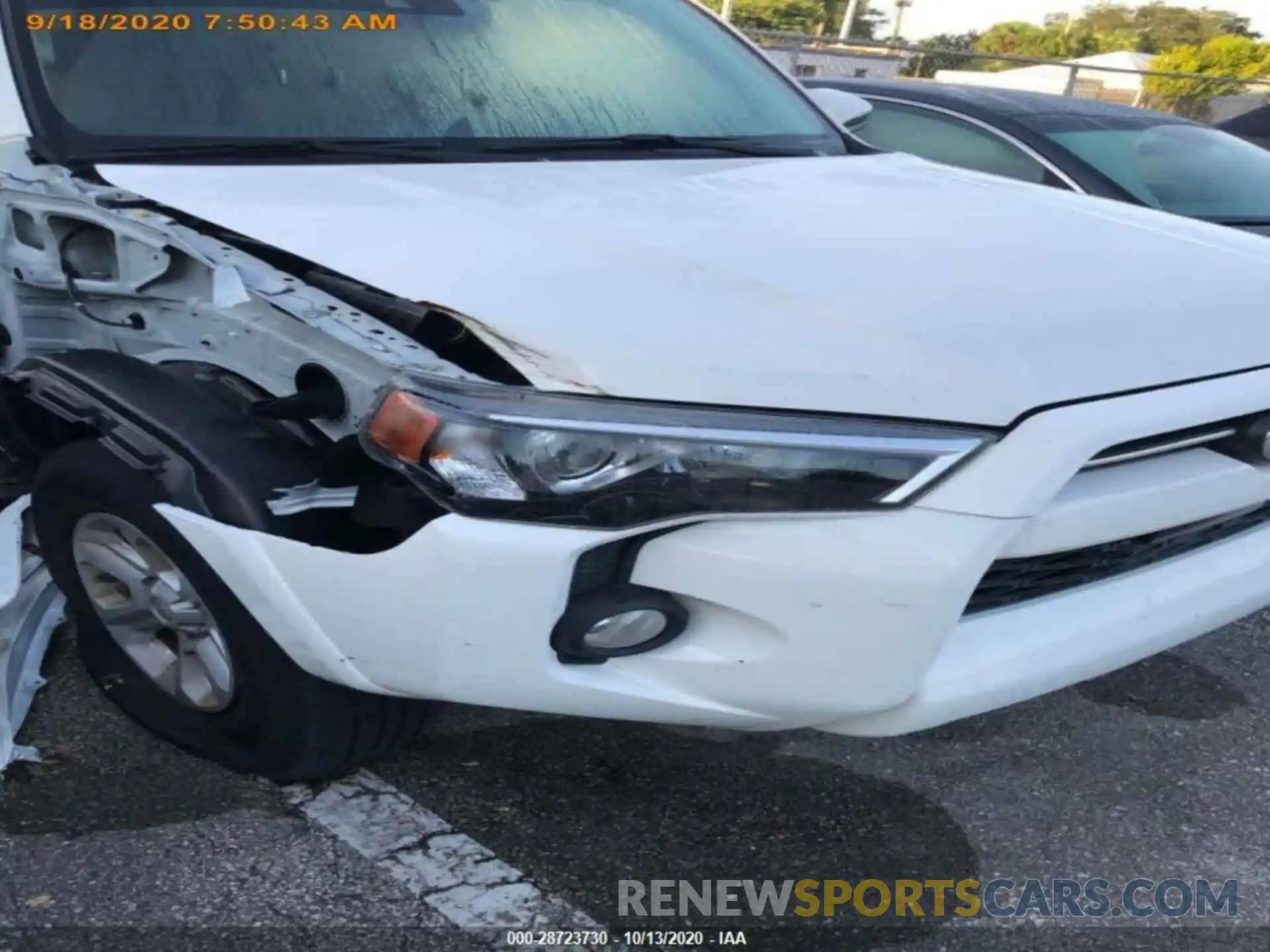 16 Photograph of a damaged car JTEBU5JR8L5737635 TOYOTA 4RUNNER 2020