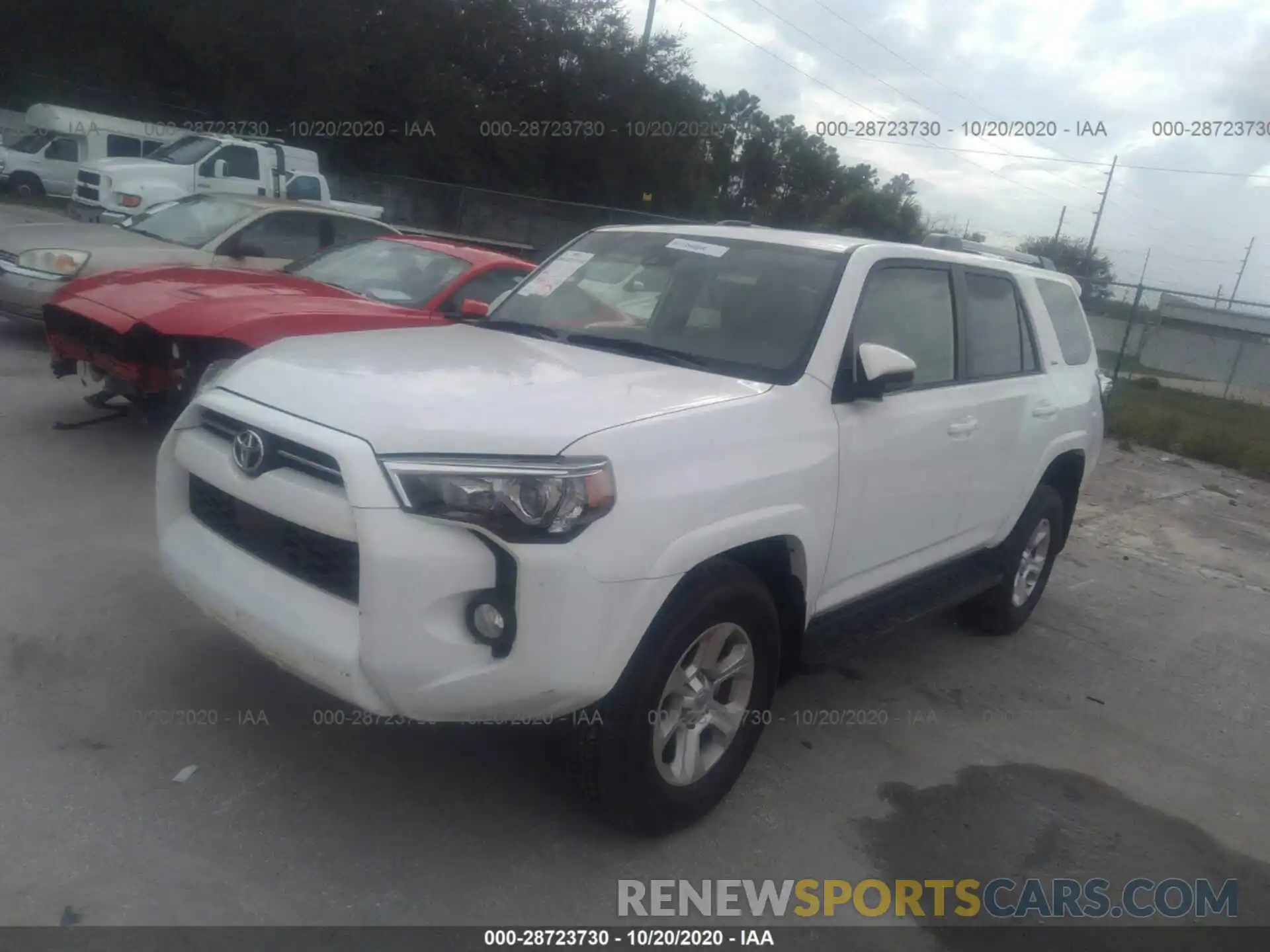 2 Photograph of a damaged car JTEBU5JR8L5737635 TOYOTA 4RUNNER 2020