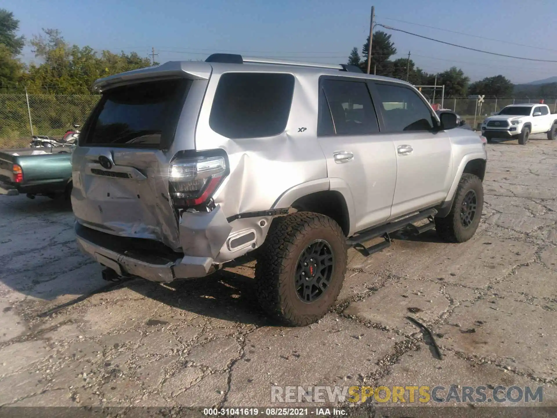 4 Фотография поврежденного автомобиля JTEBU5JR8L5742589 TOYOTA 4RUNNER 2020