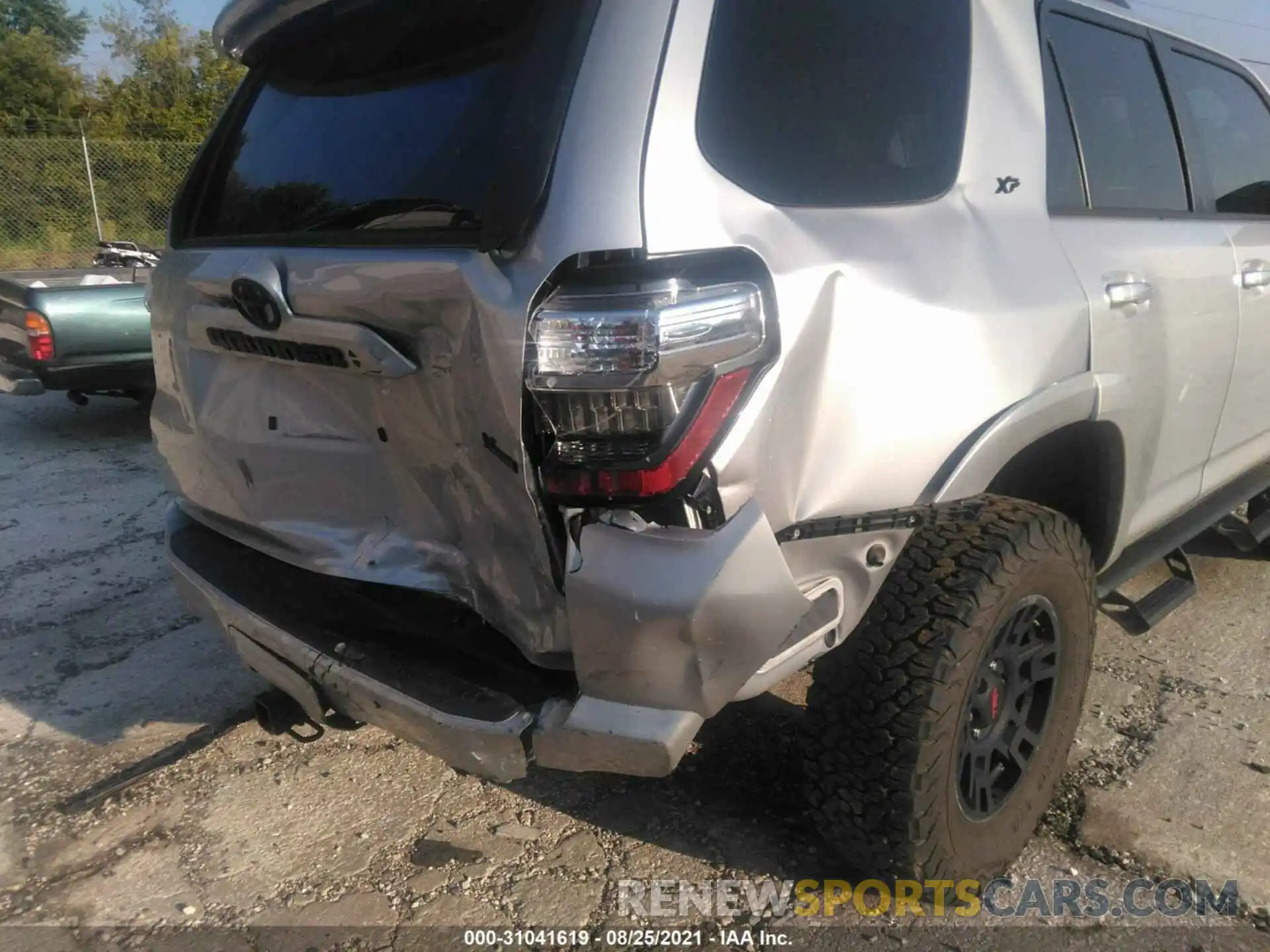 6 Photograph of a damaged car JTEBU5JR8L5742589 TOYOTA 4RUNNER 2020