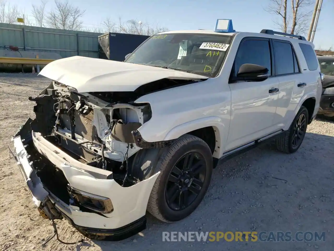 2 Photograph of a damaged car JTEBU5JR8L5743113 TOYOTA 4RUNNER 2020