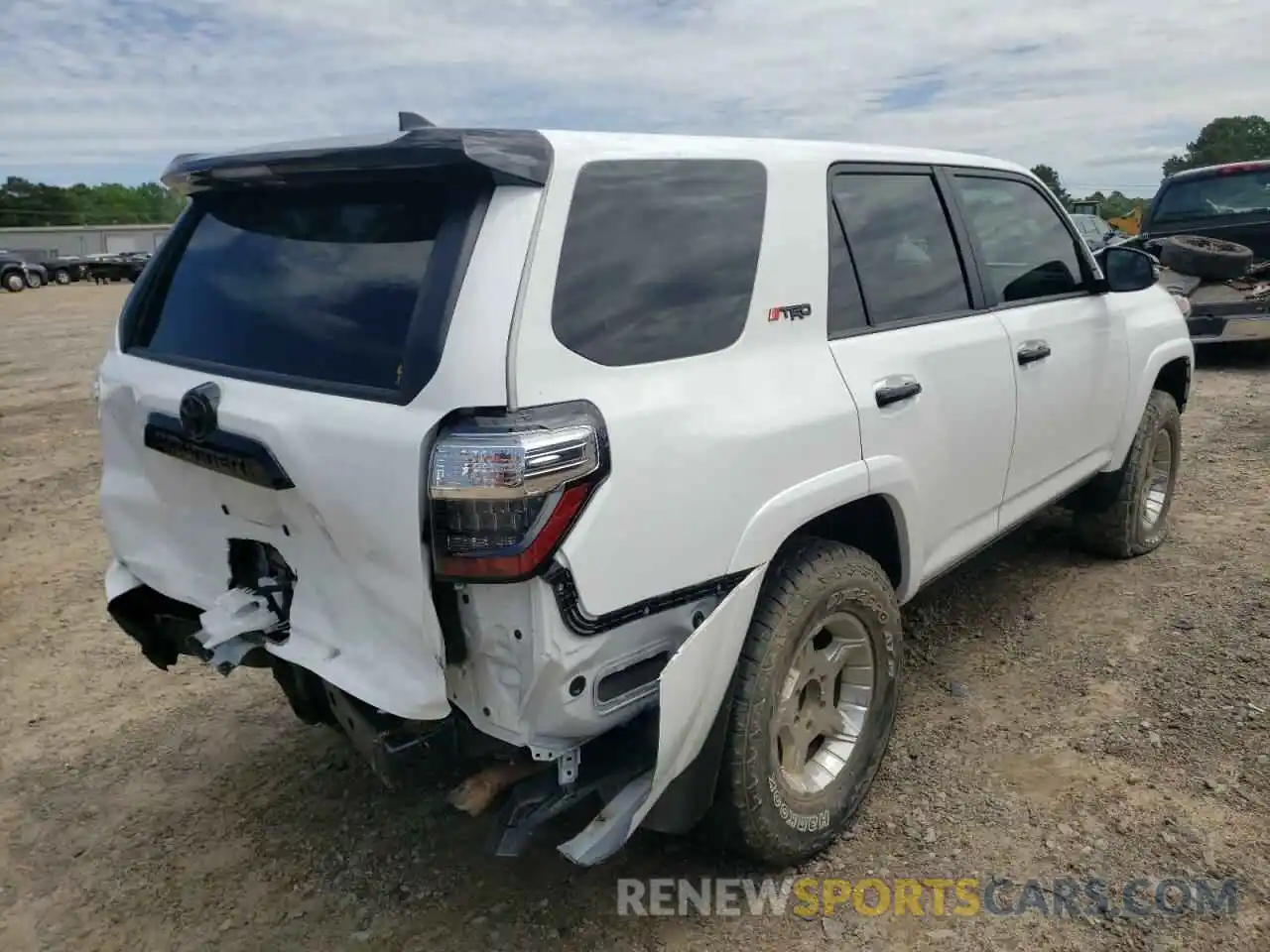 4 Photograph of a damaged car JTEBU5JR8L5752605 TOYOTA 4RUNNER 2020