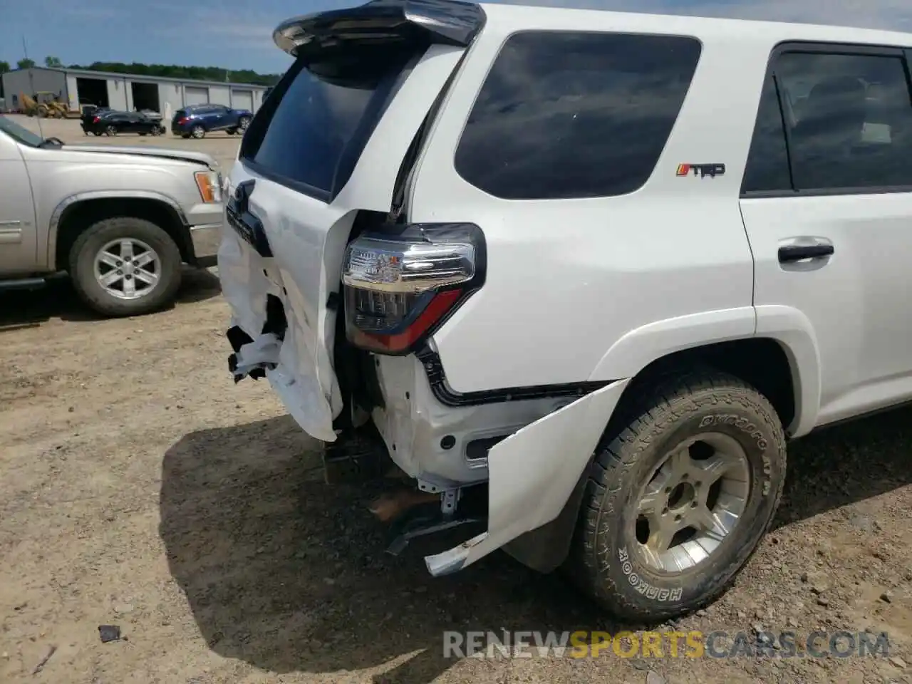 9 Photograph of a damaged car JTEBU5JR8L5752605 TOYOTA 4RUNNER 2020