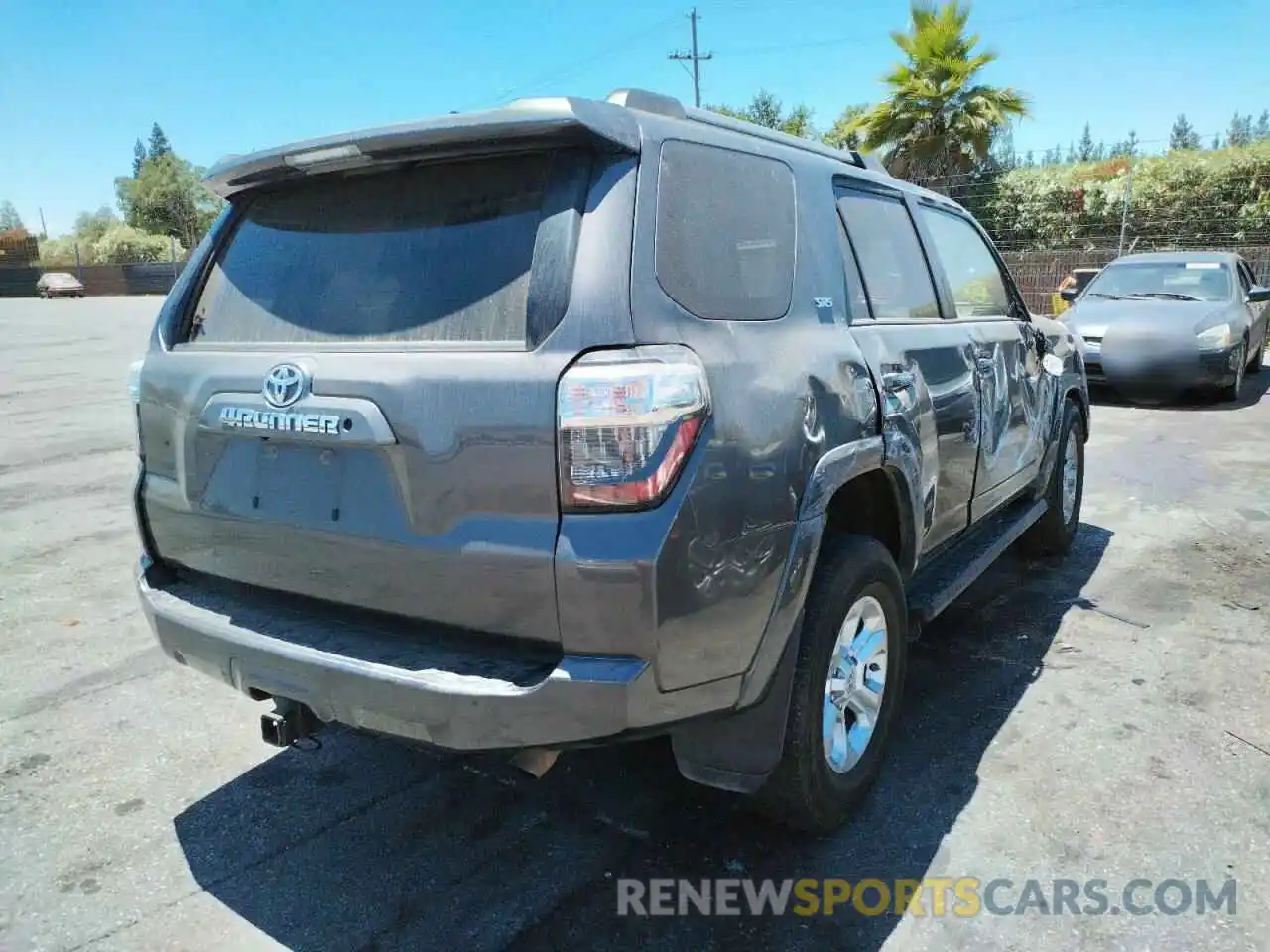 4 Photograph of a damaged car JTEBU5JR8L5753219 TOYOTA 4RUNNER 2020