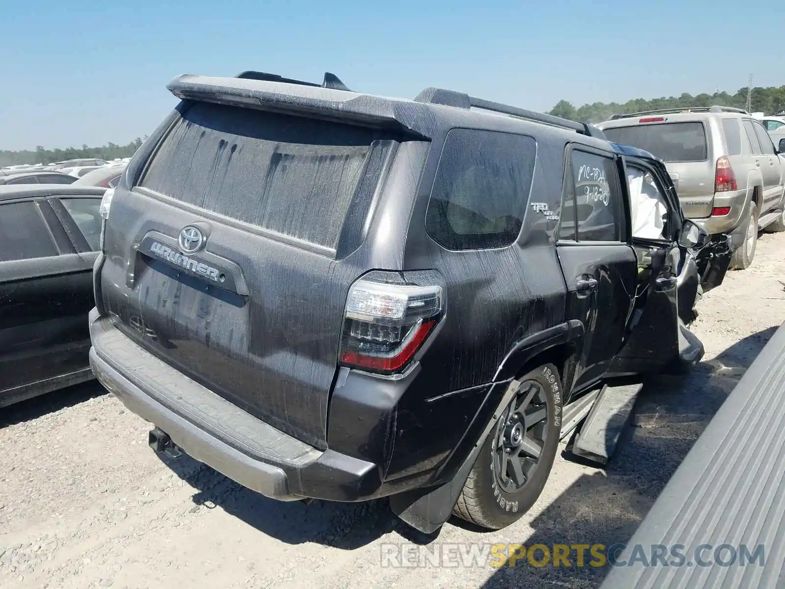 4 Фотография поврежденного автомобиля JTEBU5JR8L5755424 TOYOTA 4RUNNER 2020