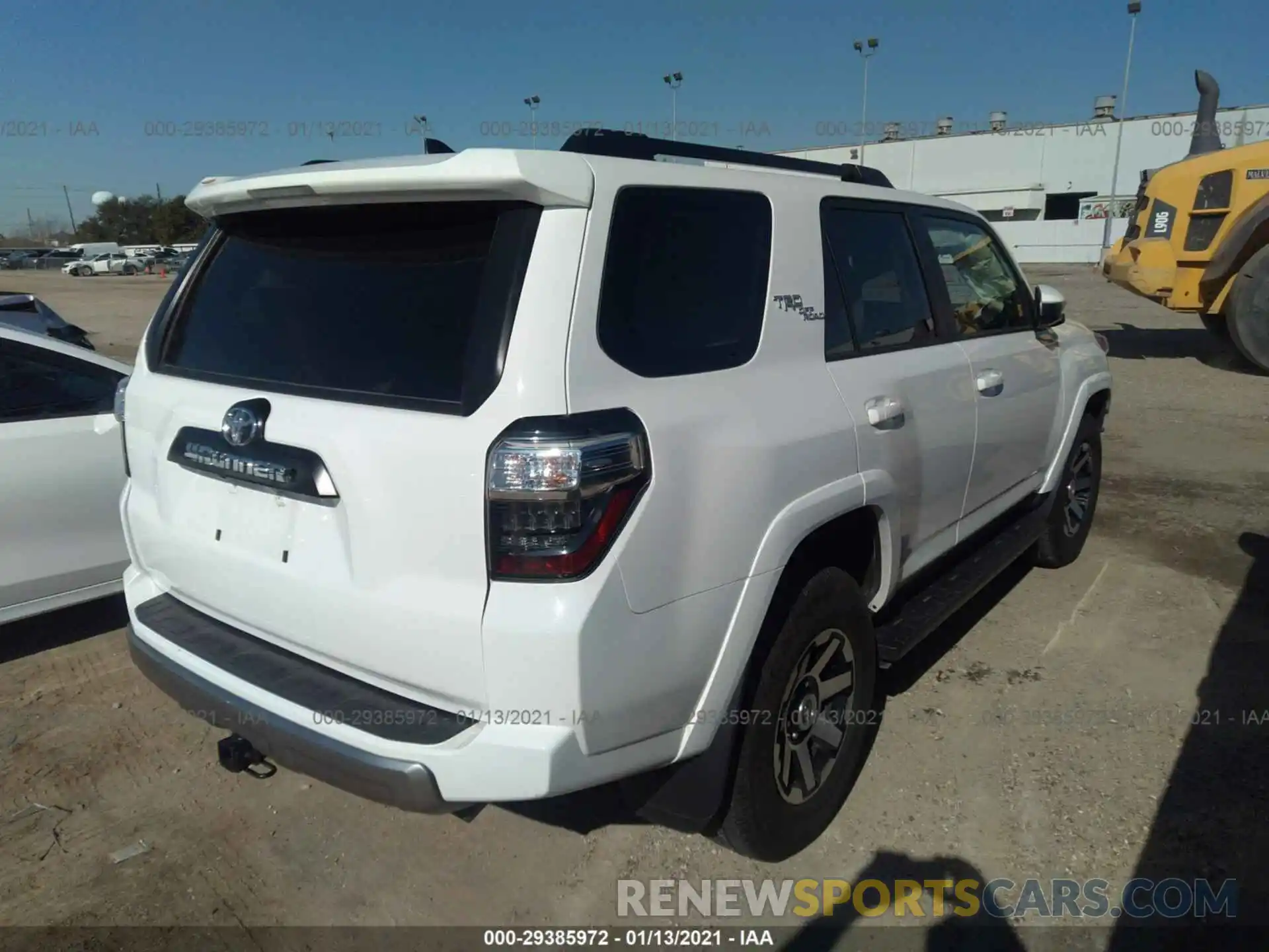 4 Фотография поврежденного автомобиля JTEBU5JR8L5755701 TOYOTA 4RUNNER 2020