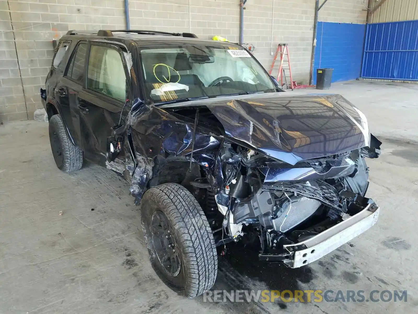 1 Photograph of a damaged car JTEBU5JR8L5756282 TOYOTA 4RUNNER 2020