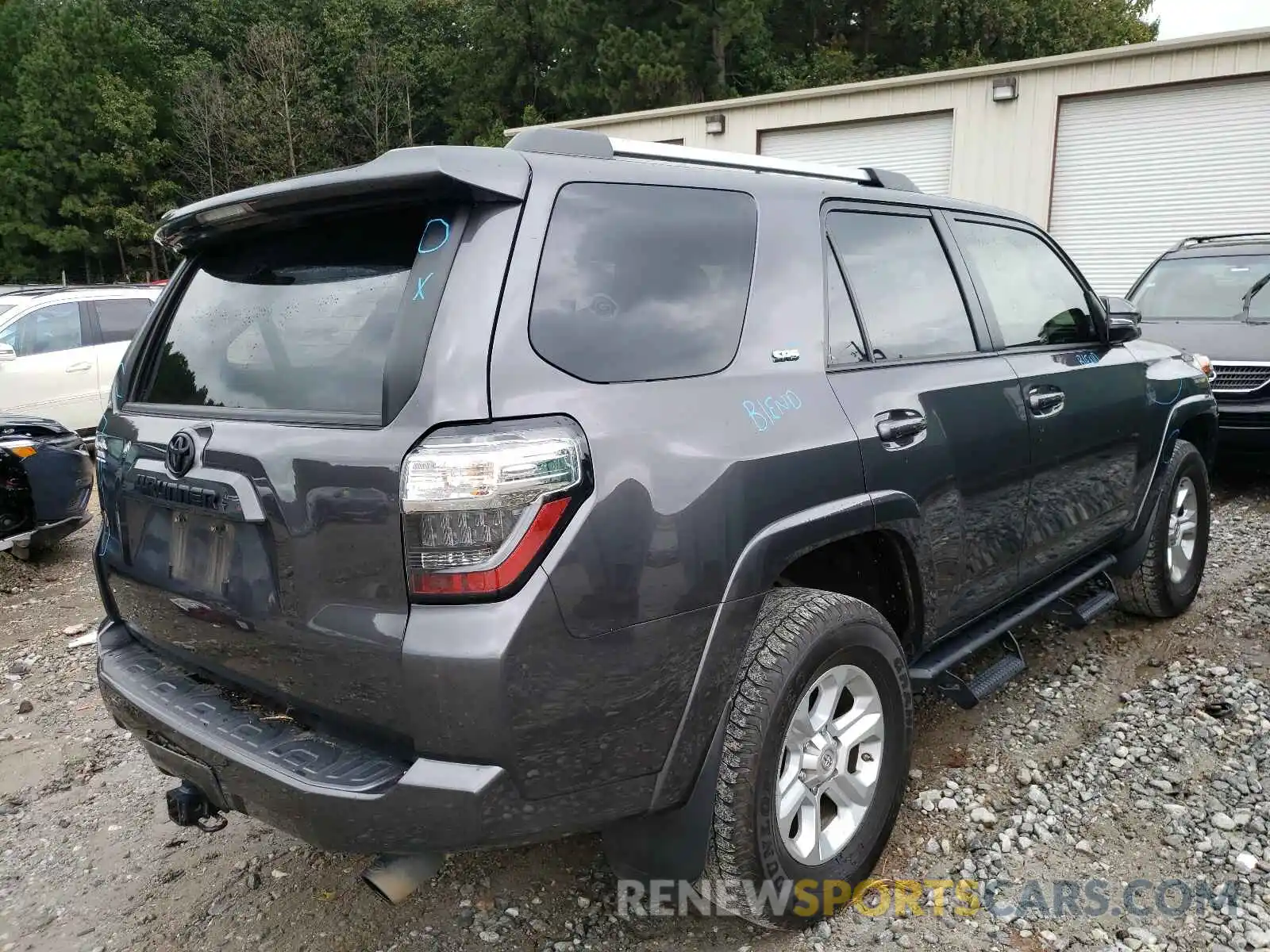 4 Photograph of a damaged car JTEBU5JR8L5757688 TOYOTA 4RUNNER 2020