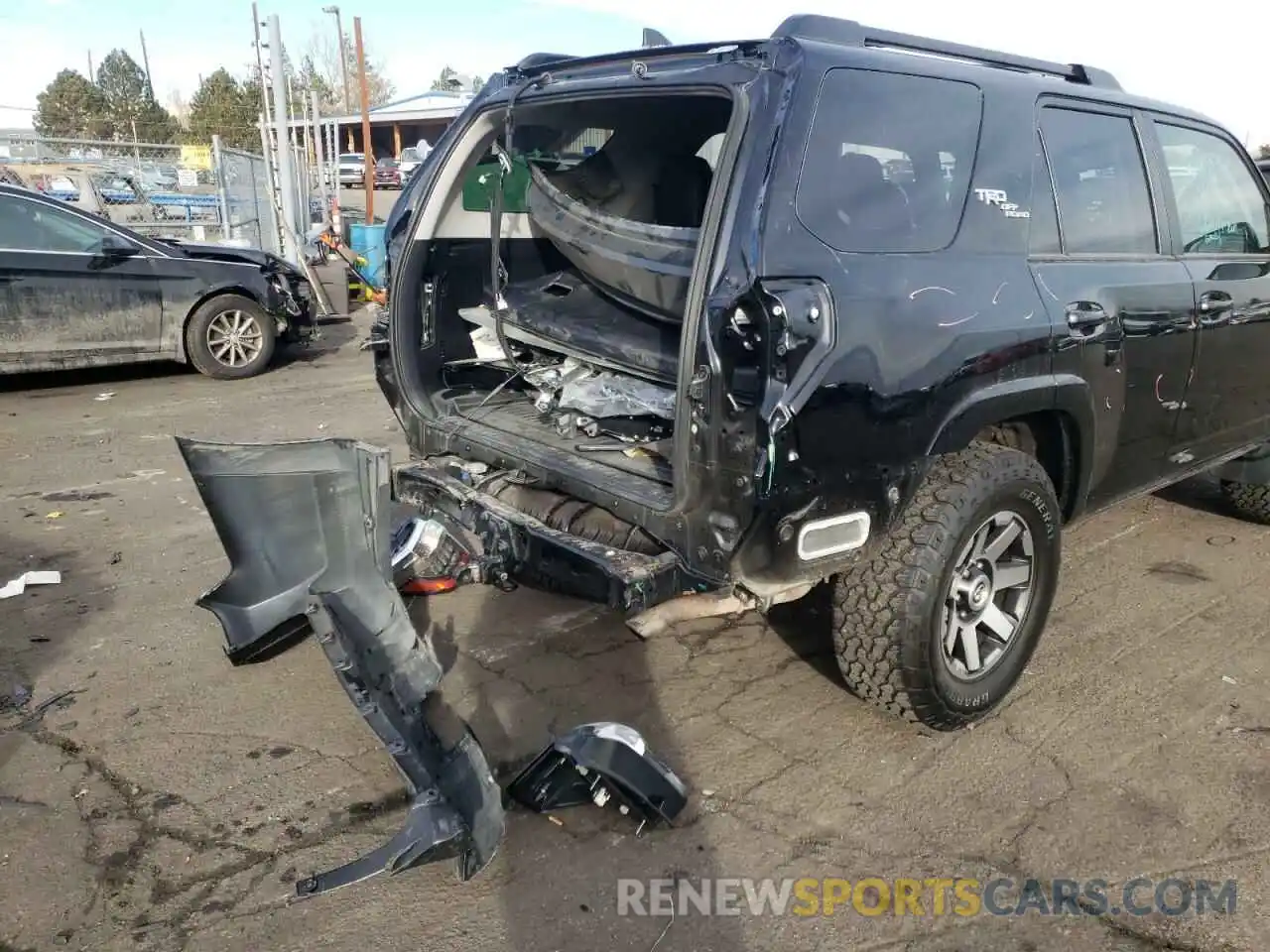 9 Photograph of a damaged car JTEBU5JR8L5760803 TOYOTA 4RUNNER 2020