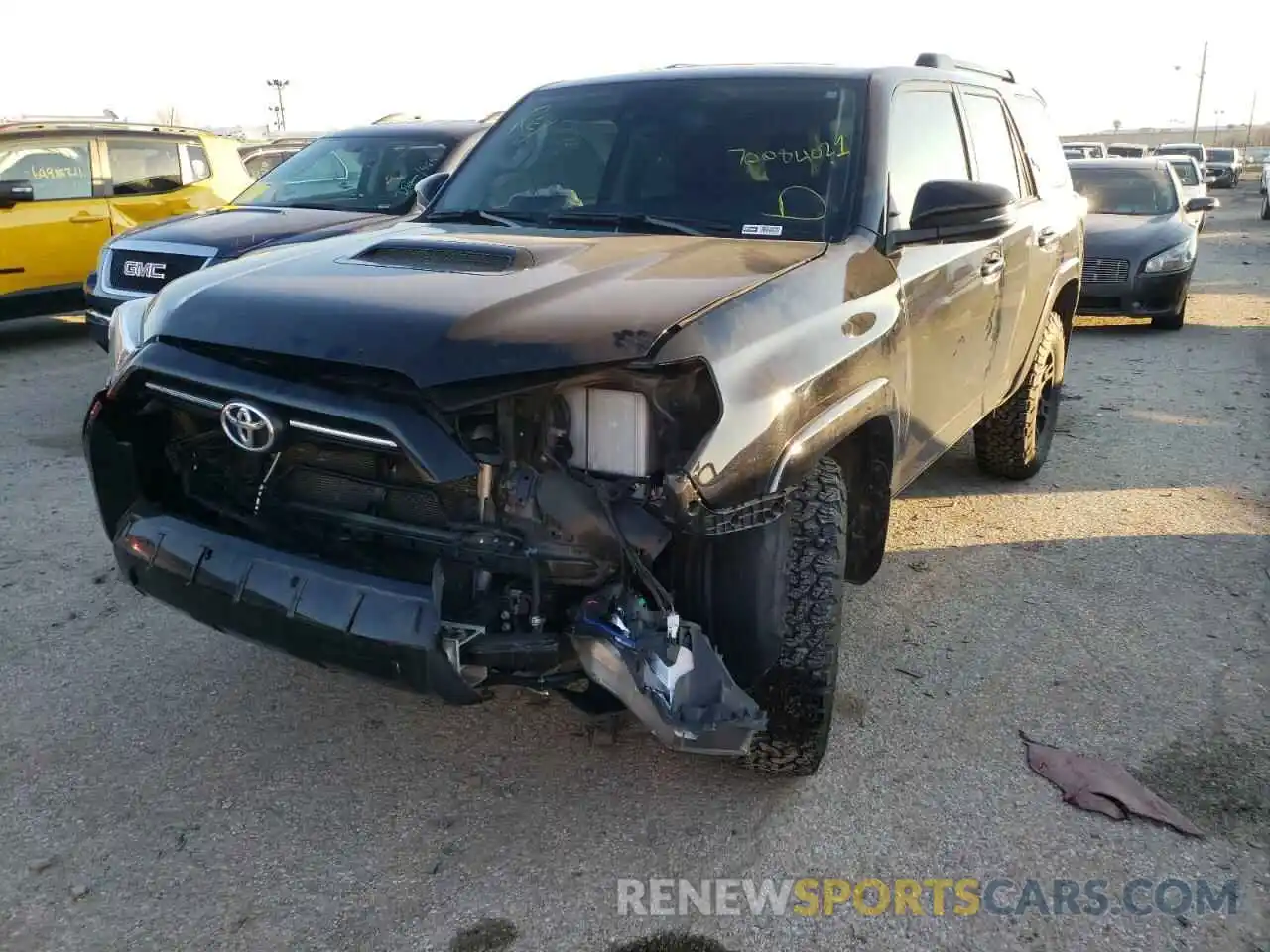 2 Photograph of a damaged car JTEBU5JR8L5761739 TOYOTA 4RUNNER 2020