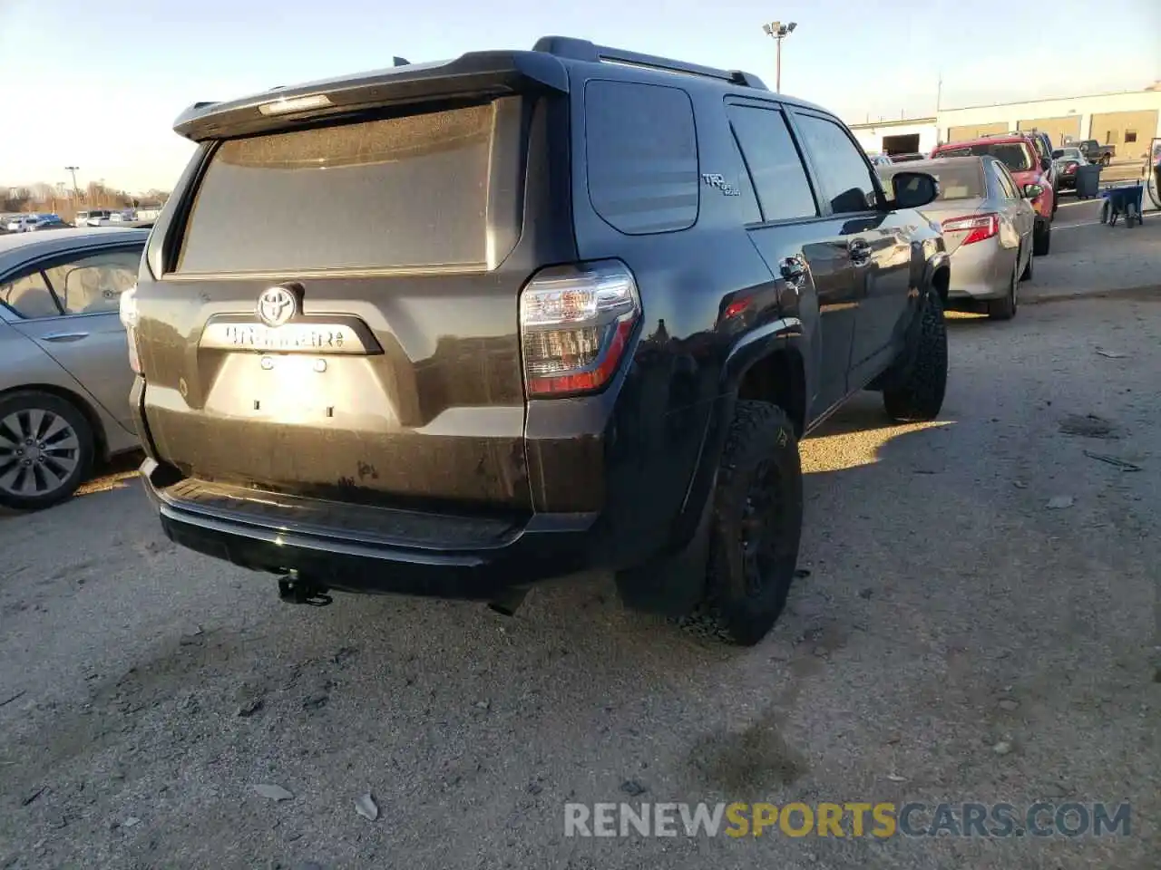 4 Photograph of a damaged car JTEBU5JR8L5761739 TOYOTA 4RUNNER 2020