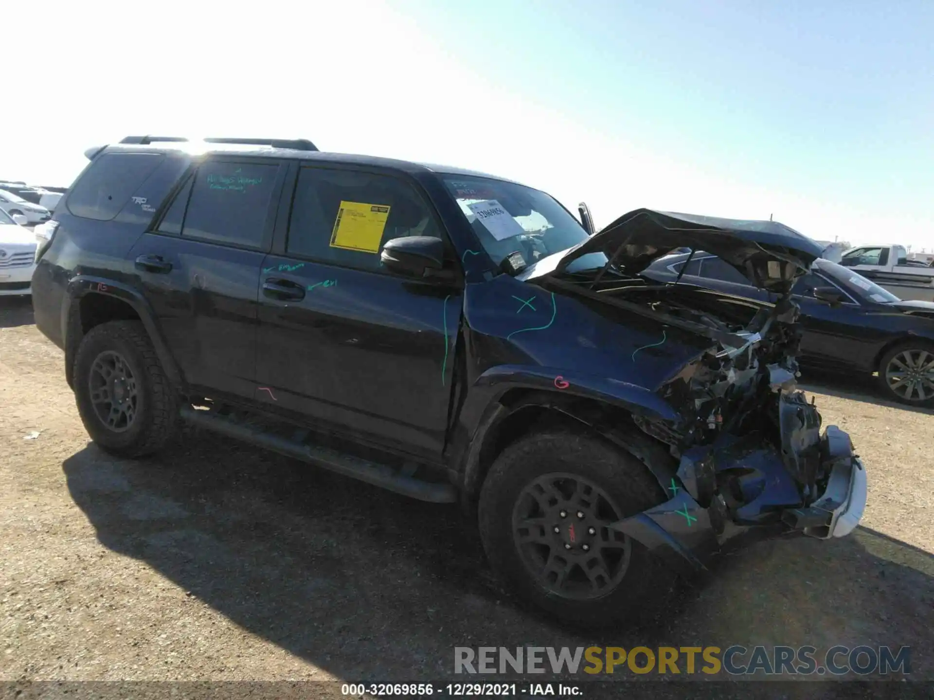 1 Photograph of a damaged car JTEBU5JR8L5765726 TOYOTA 4RUNNER 2020