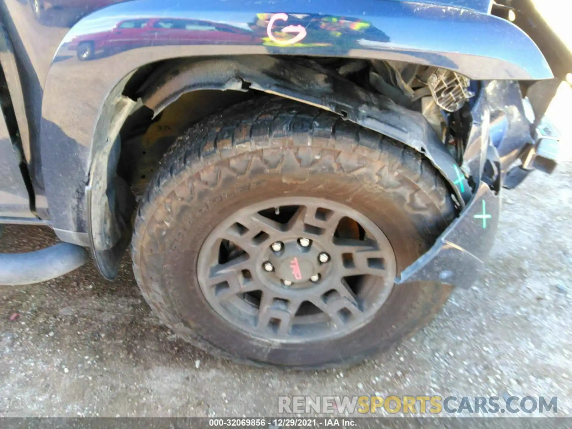 15 Photograph of a damaged car JTEBU5JR8L5765726 TOYOTA 4RUNNER 2020