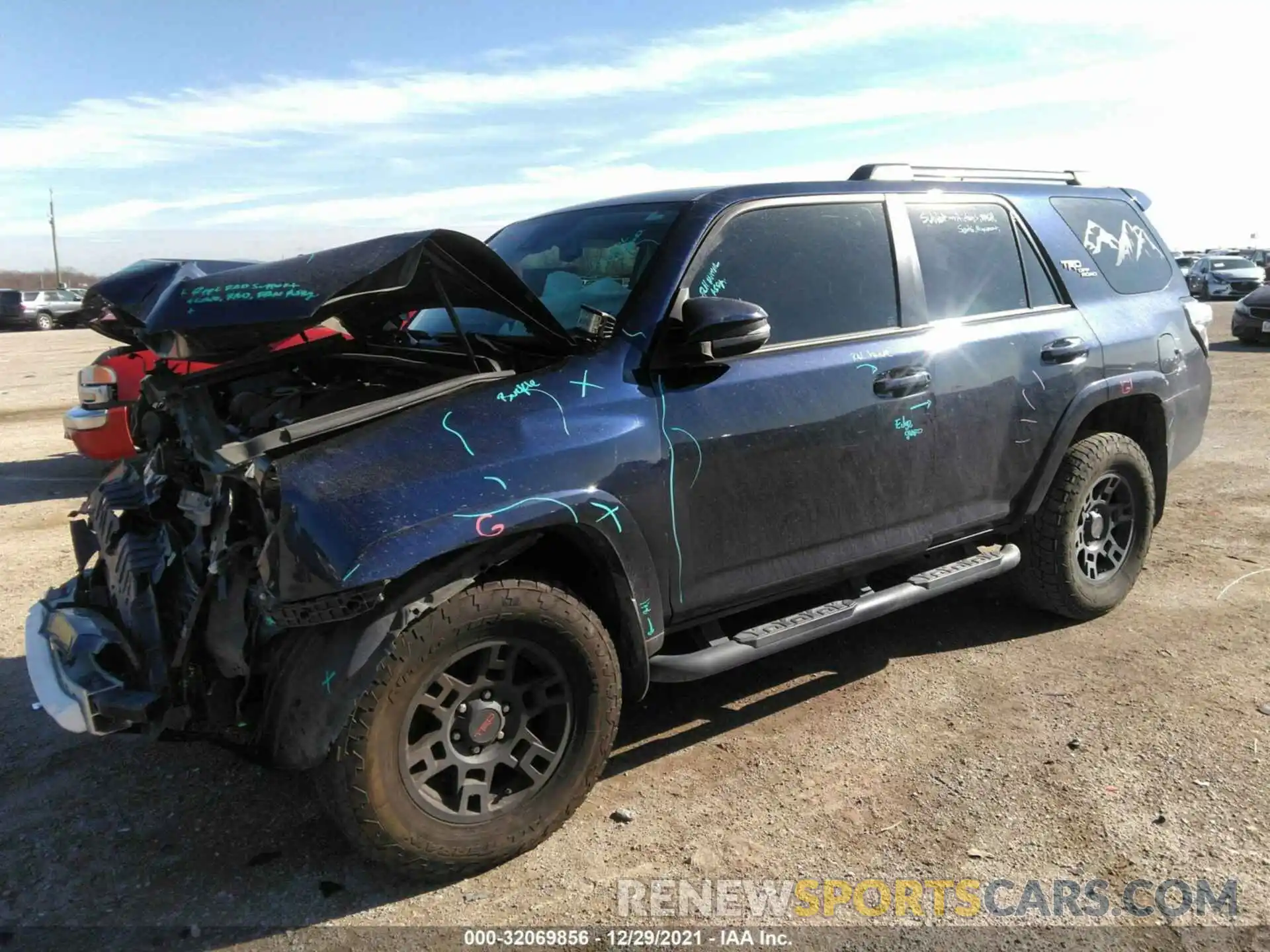 2 Photograph of a damaged car JTEBU5JR8L5765726 TOYOTA 4RUNNER 2020