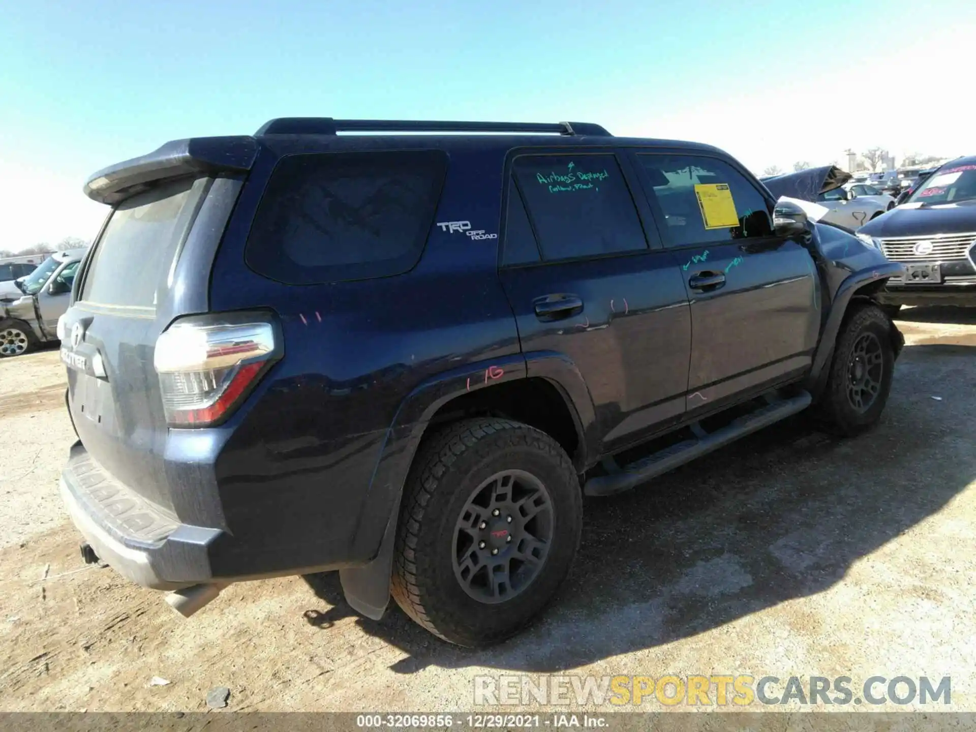 4 Фотография поврежденного автомобиля JTEBU5JR8L5765726 TOYOTA 4RUNNER 2020