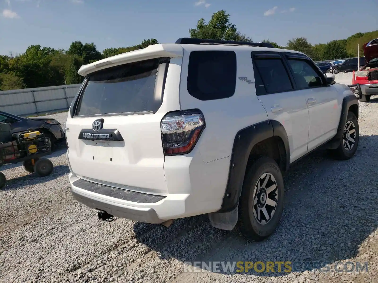 4 Photograph of a damaged car JTEBU5JR8L5774278 TOYOTA 4RUNNER 2020