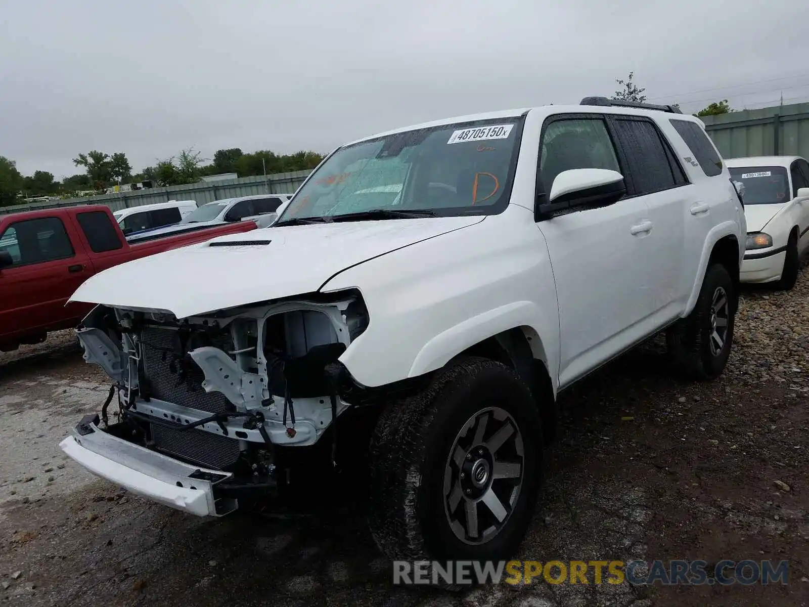 2 Photograph of a damaged car JTEBU5JR8L5777262 TOYOTA 4RUNNER 2020