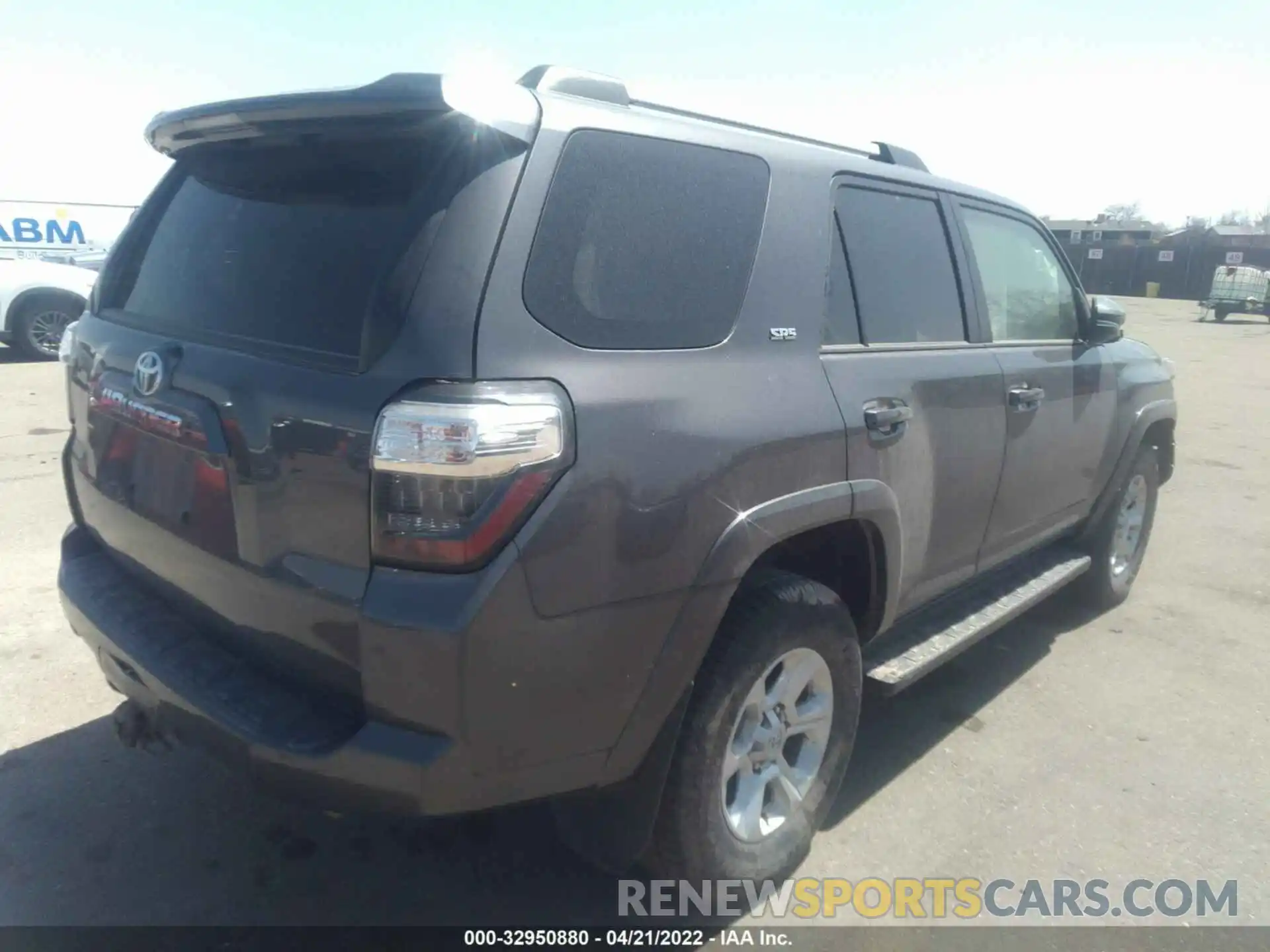 4 Photograph of a damaged car JTEBU5JR8L5777777 TOYOTA 4RUNNER 2020