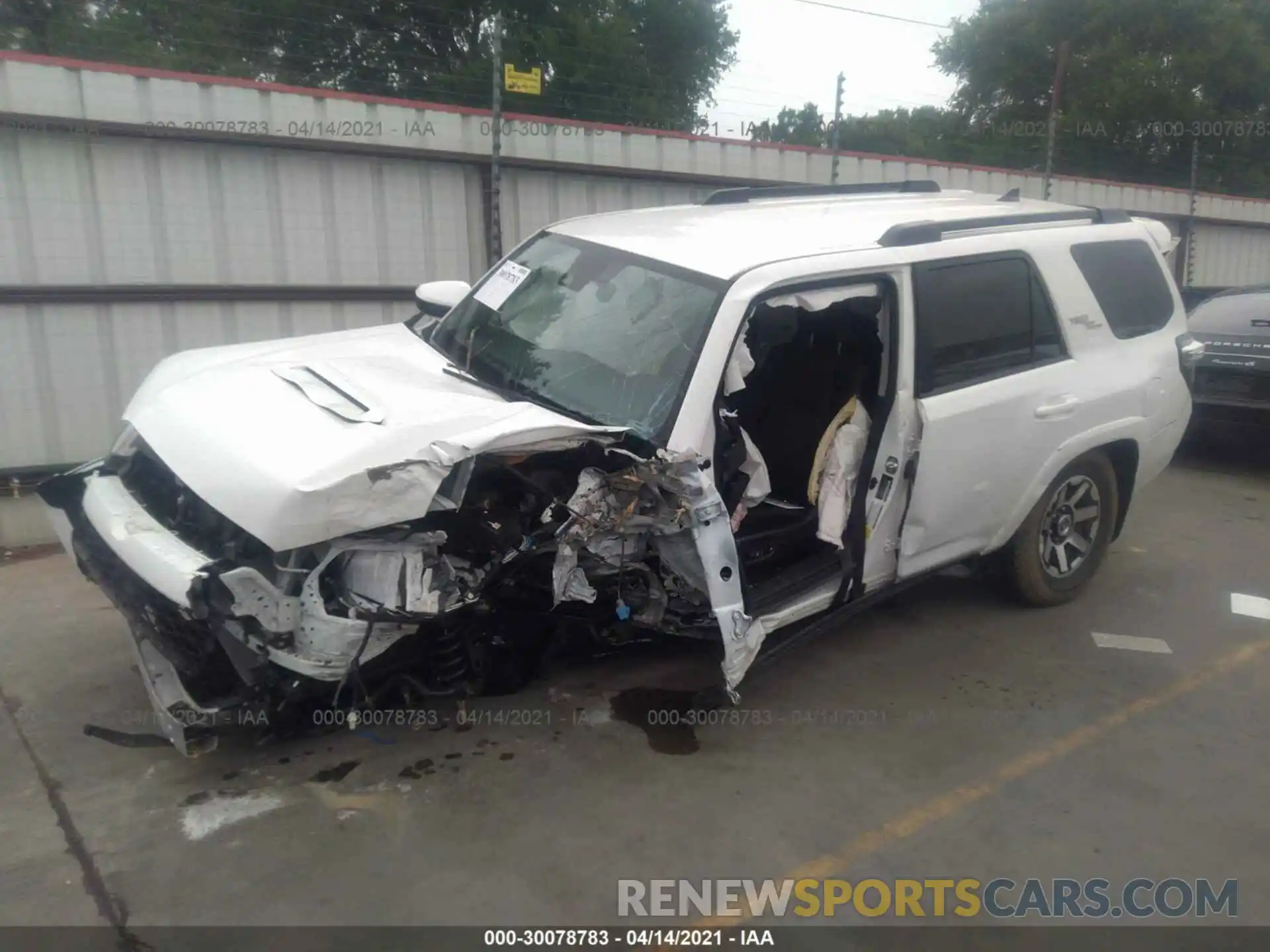 2 Photograph of a damaged car JTEBU5JR8L5780808 TOYOTA 4RUNNER 2020