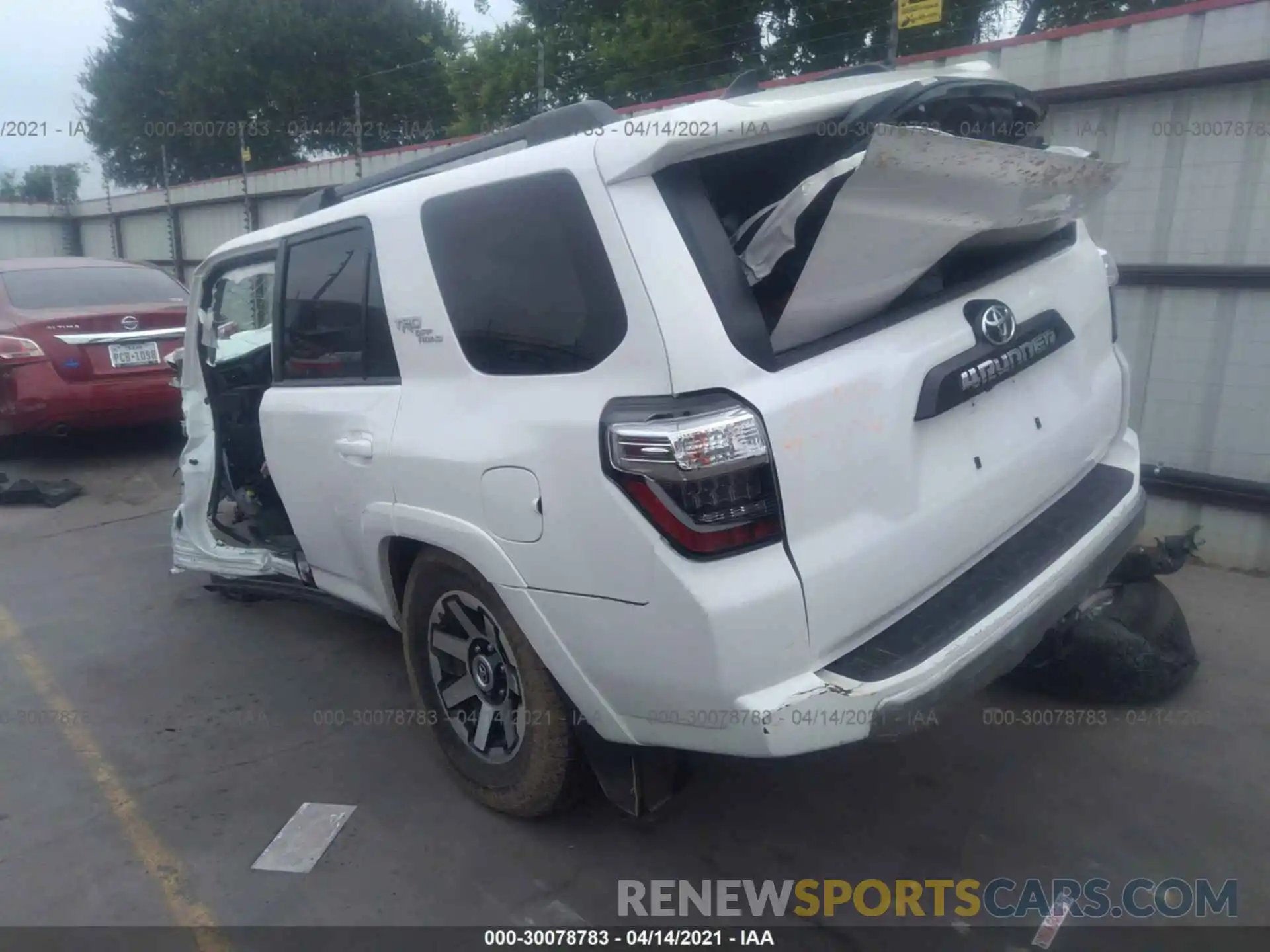 3 Photograph of a damaged car JTEBU5JR8L5780808 TOYOTA 4RUNNER 2020