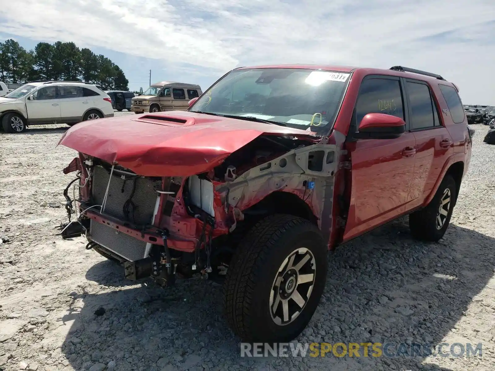 2 Photograph of a damaged car JTEBU5JR8L5784695 TOYOTA 4RUNNER 2020