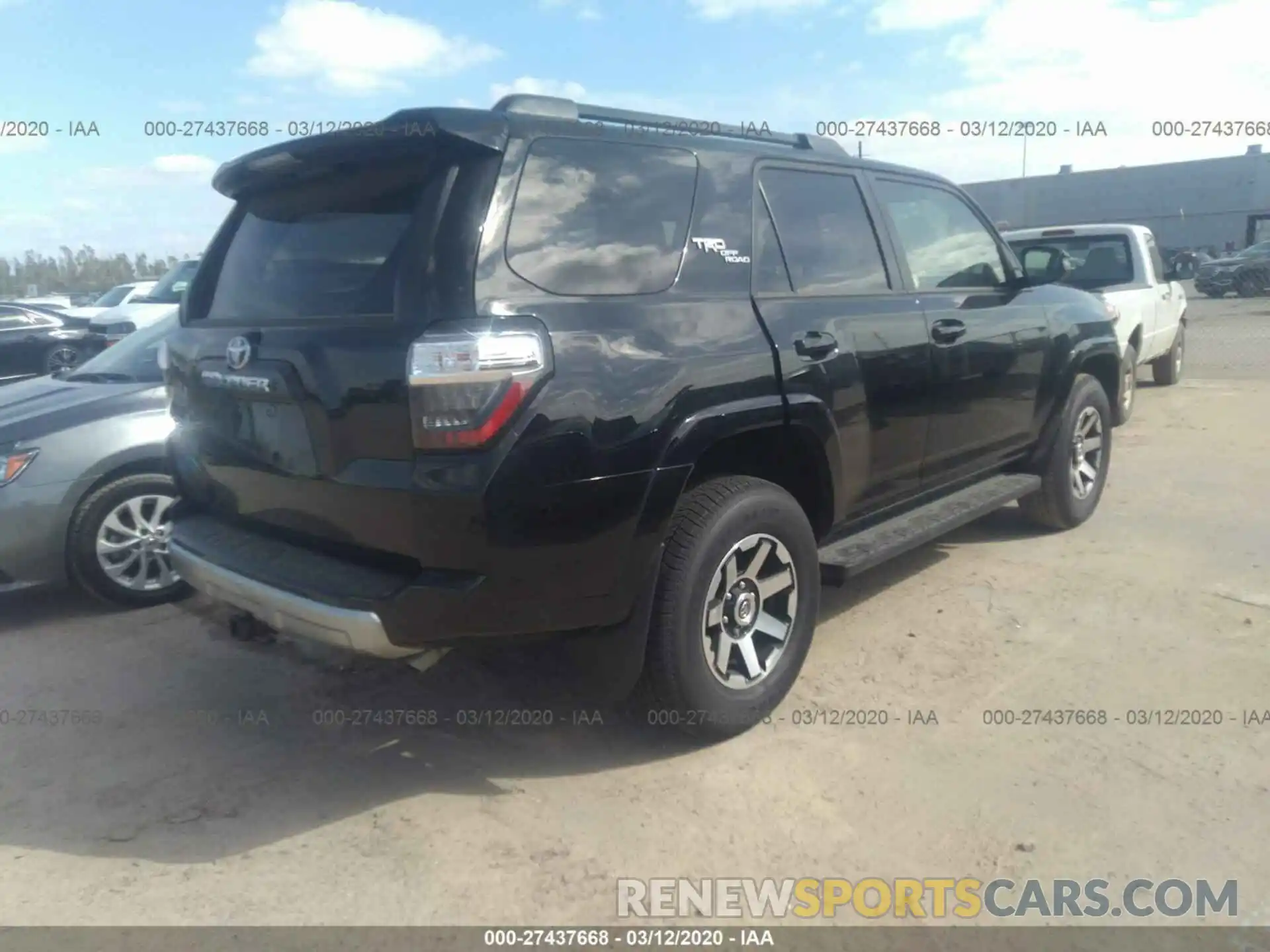 4 Фотография поврежденного автомобиля JTEBU5JR8L5786852 TOYOTA 4RUNNER 2020