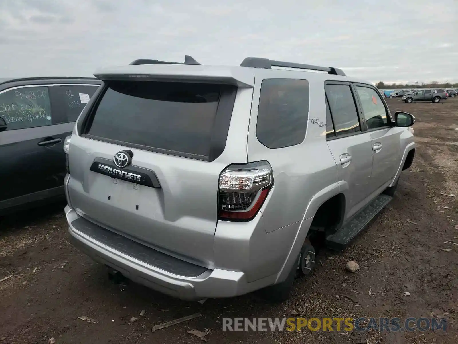 4 Фотография поврежденного автомобиля JTEBU5JR8L5787869 TOYOTA 4RUNNER 2020