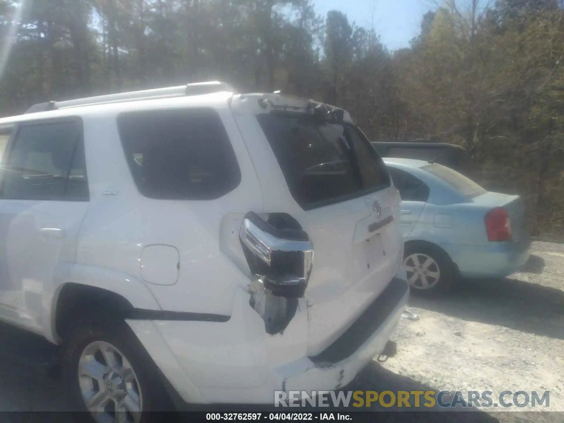 6 Photograph of a damaged car JTEBU5JR8L5794479 TOYOTA 4RUNNER 2020