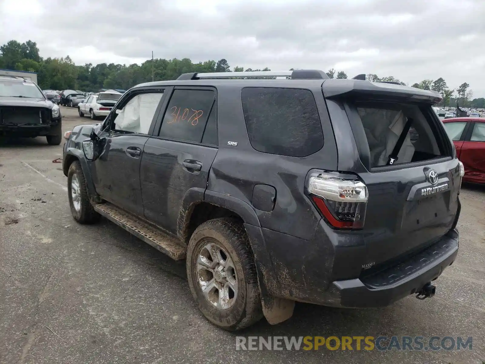 3 Photograph of a damaged car JTEBU5JR8L5795468 TOYOTA 4RUNNER 2020