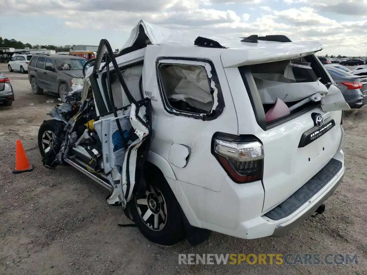 3 Photograph of a damaged car JTEBU5JR8L5797270 TOYOTA 4RUNNER 2020