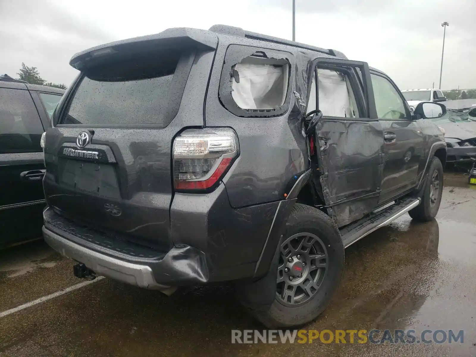 4 Photograph of a damaged car JTEBU5JR8L5804556 TOYOTA 4RUNNER 2020