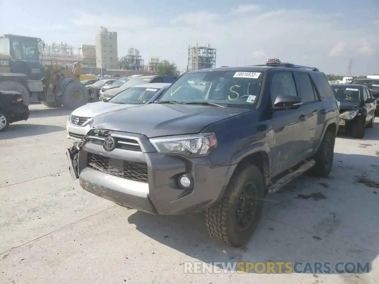 2 Photograph of a damaged car JTEBU5JR8L5818490 TOYOTA 4RUNNER 2020