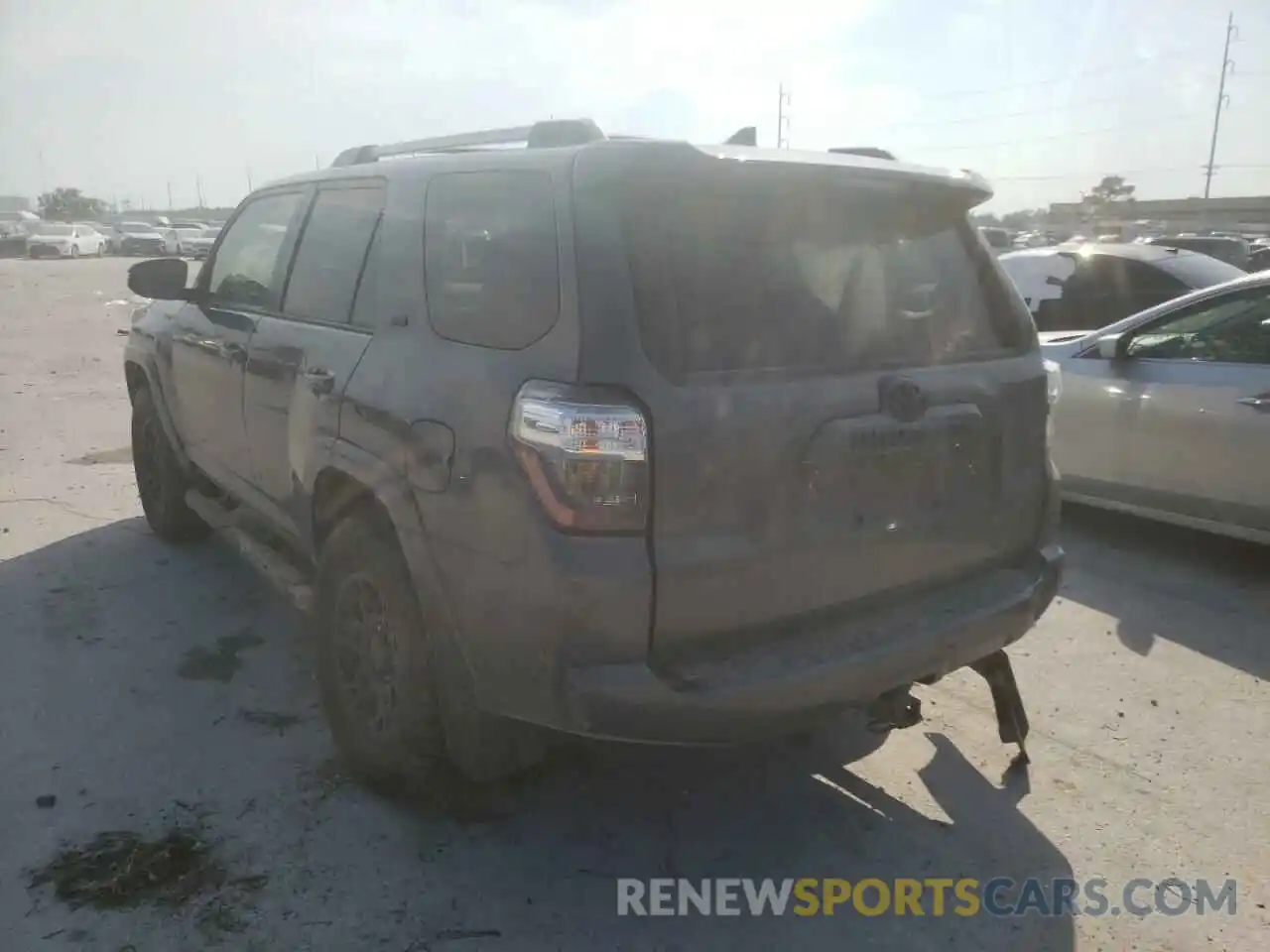 3 Фотография поврежденного автомобиля JTEBU5JR8L5818490 TOYOTA 4RUNNER 2020