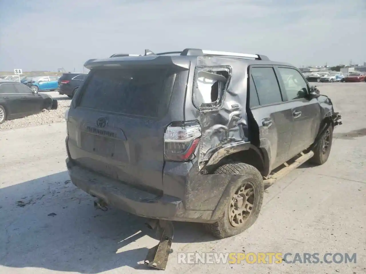 4 Фотография поврежденного автомобиля JTEBU5JR8L5818490 TOYOTA 4RUNNER 2020