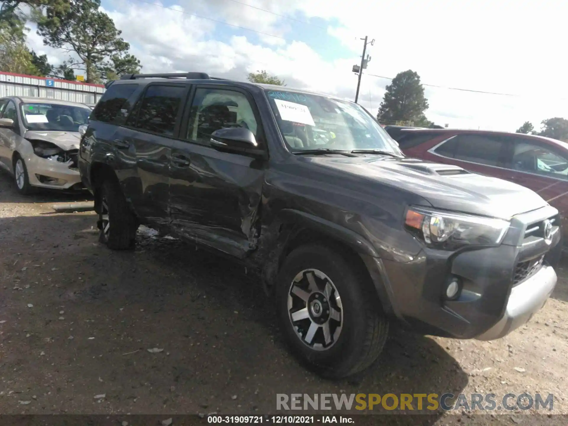 1 Photograph of a damaged car JTEBU5JR8L5823964 TOYOTA 4RUNNER 2020