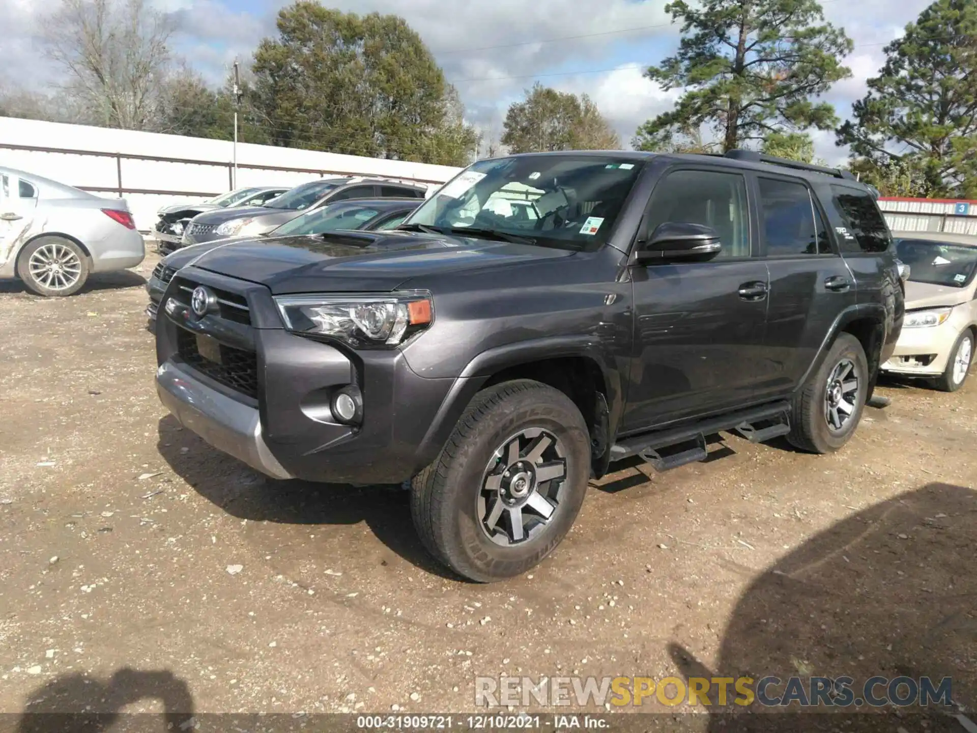 2 Photograph of a damaged car JTEBU5JR8L5823964 TOYOTA 4RUNNER 2020