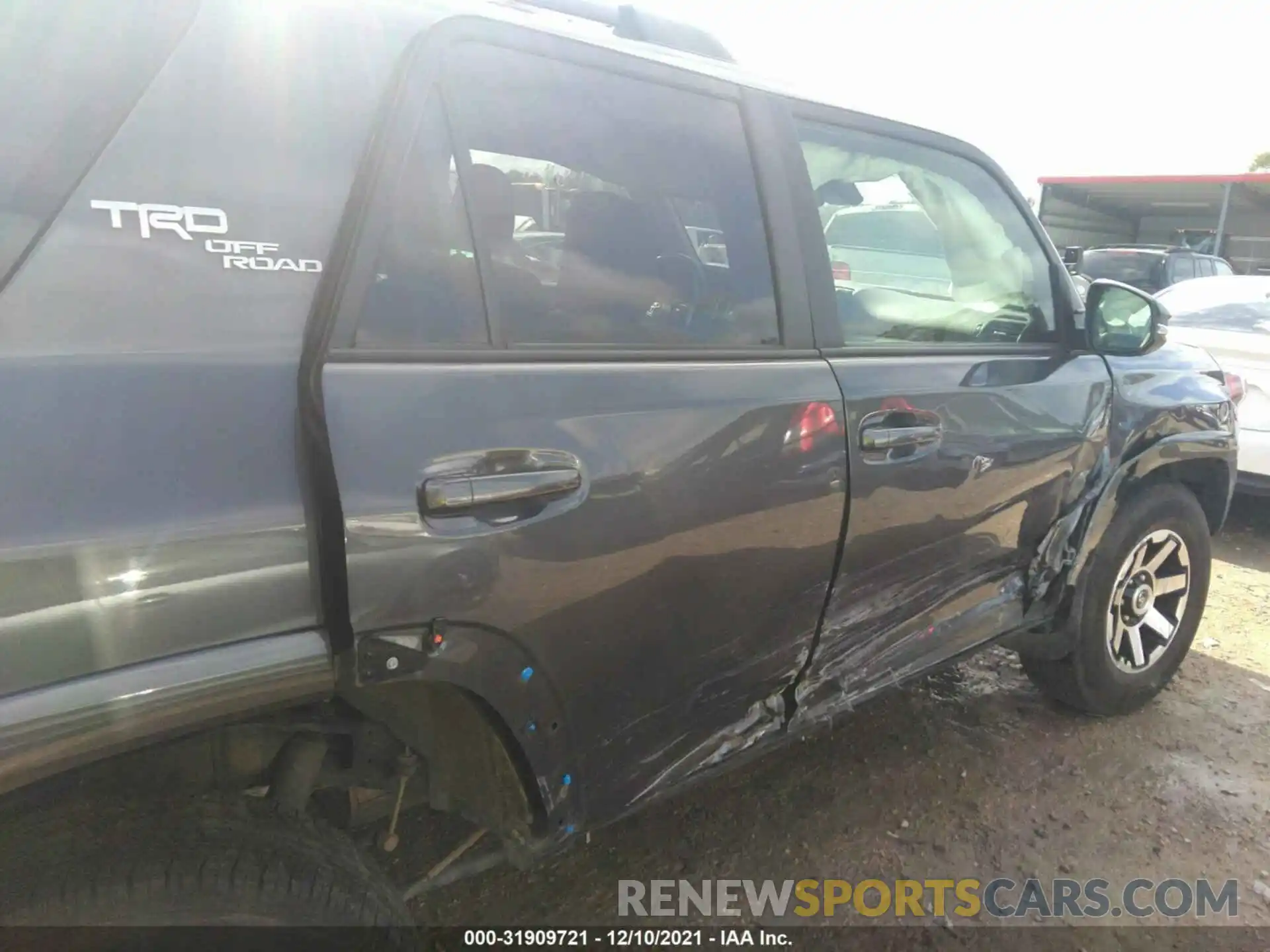 6 Photograph of a damaged car JTEBU5JR8L5823964 TOYOTA 4RUNNER 2020