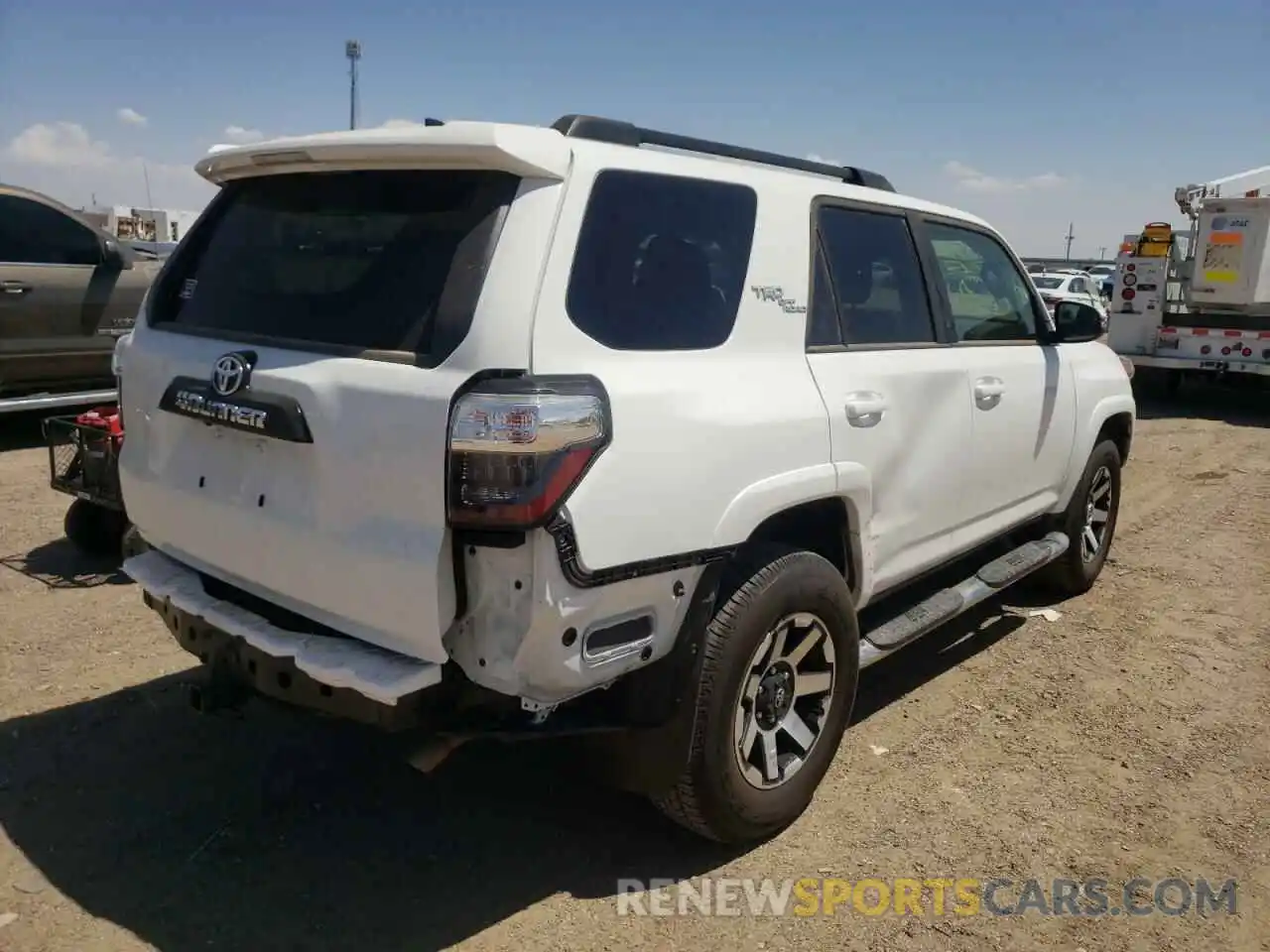 4 Photograph of a damaged car JTEBU5JR8L5825777 TOYOTA 4RUNNER 2020