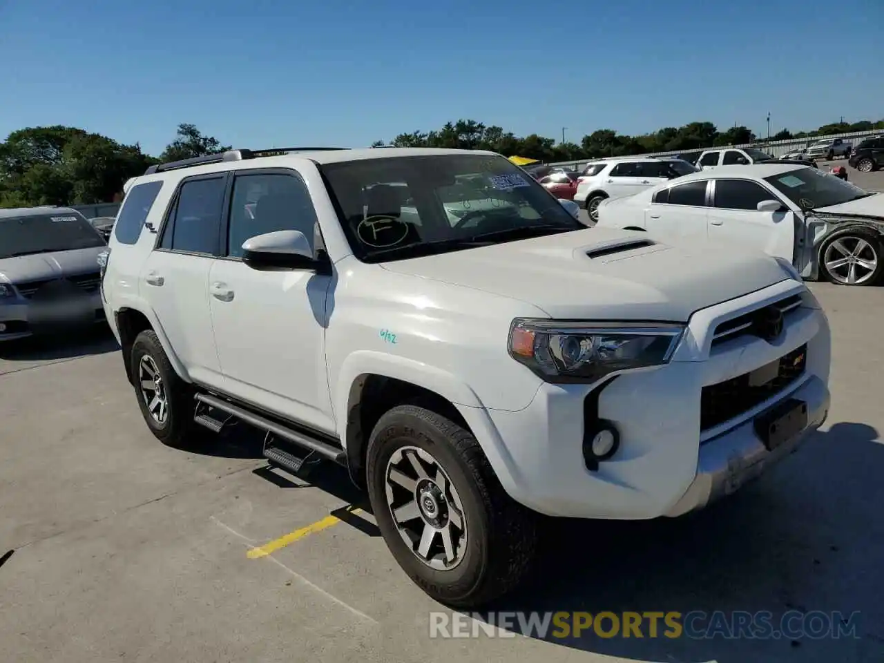 1 Photograph of a damaged car JTEBU5JR8L5828582 TOYOTA 4RUNNER 2020