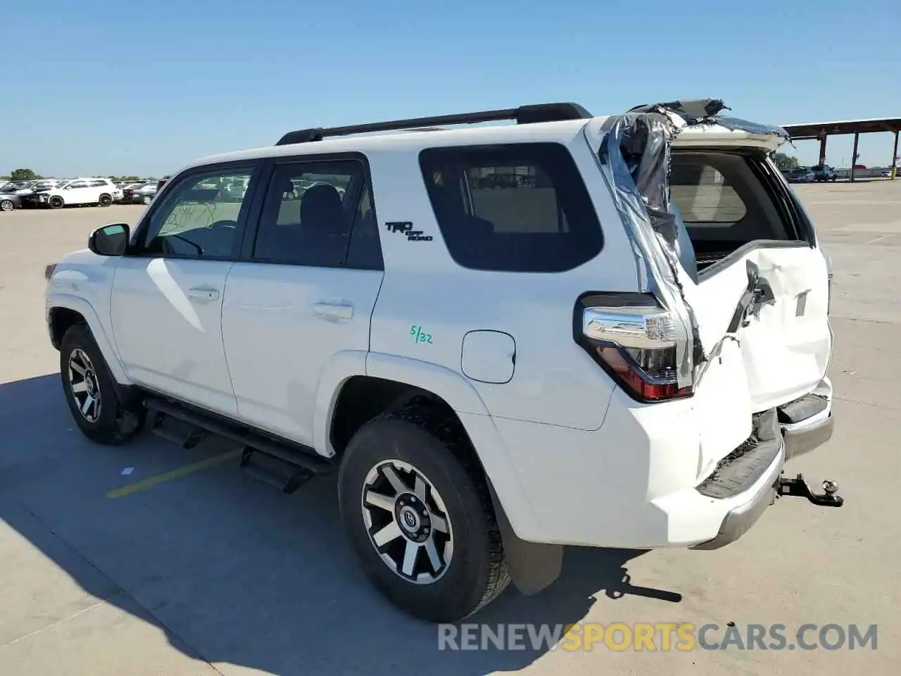 3 Photograph of a damaged car JTEBU5JR8L5828582 TOYOTA 4RUNNER 2020