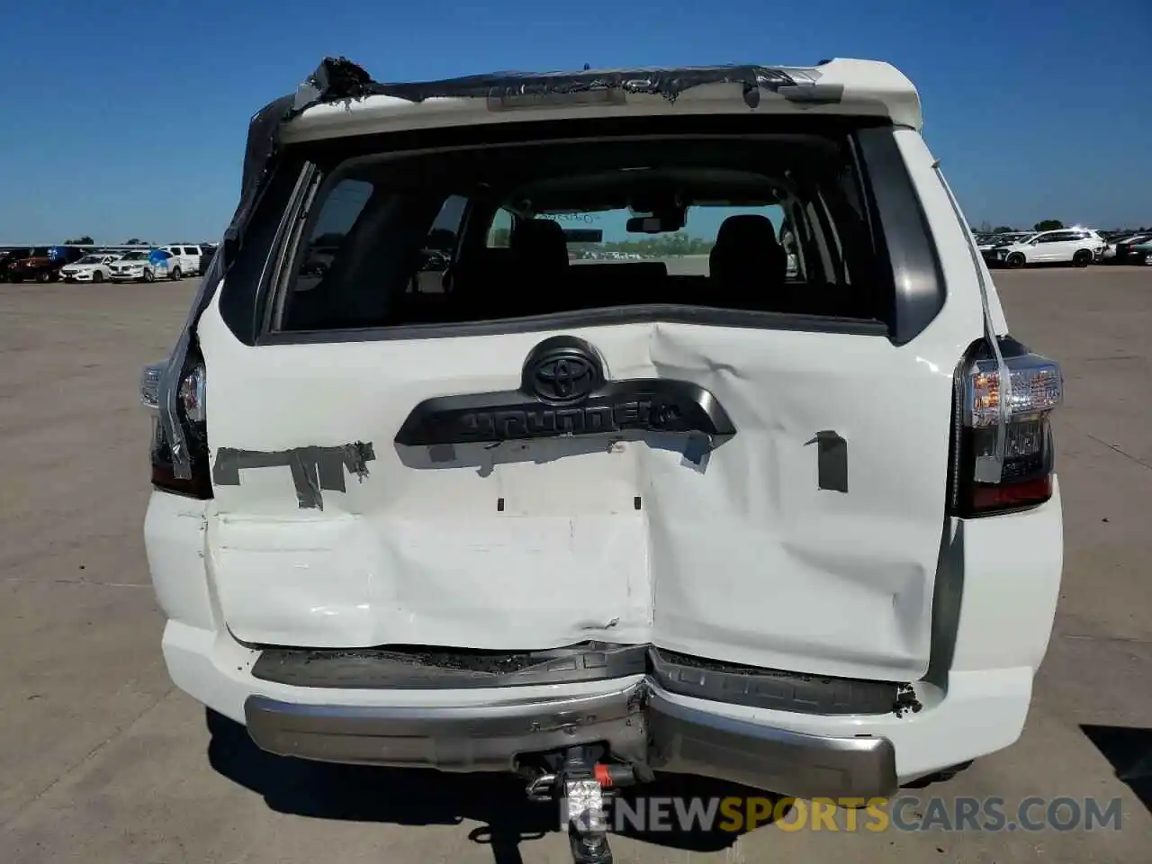 9 Photograph of a damaged car JTEBU5JR8L5828582 TOYOTA 4RUNNER 2020