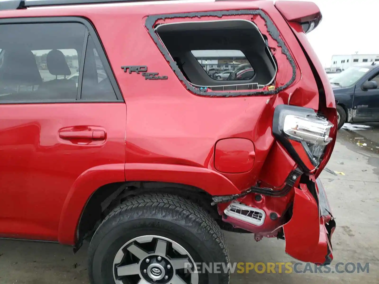 9 Photograph of a damaged car JTEBU5JR9L5741175 TOYOTA 4RUNNER 2020