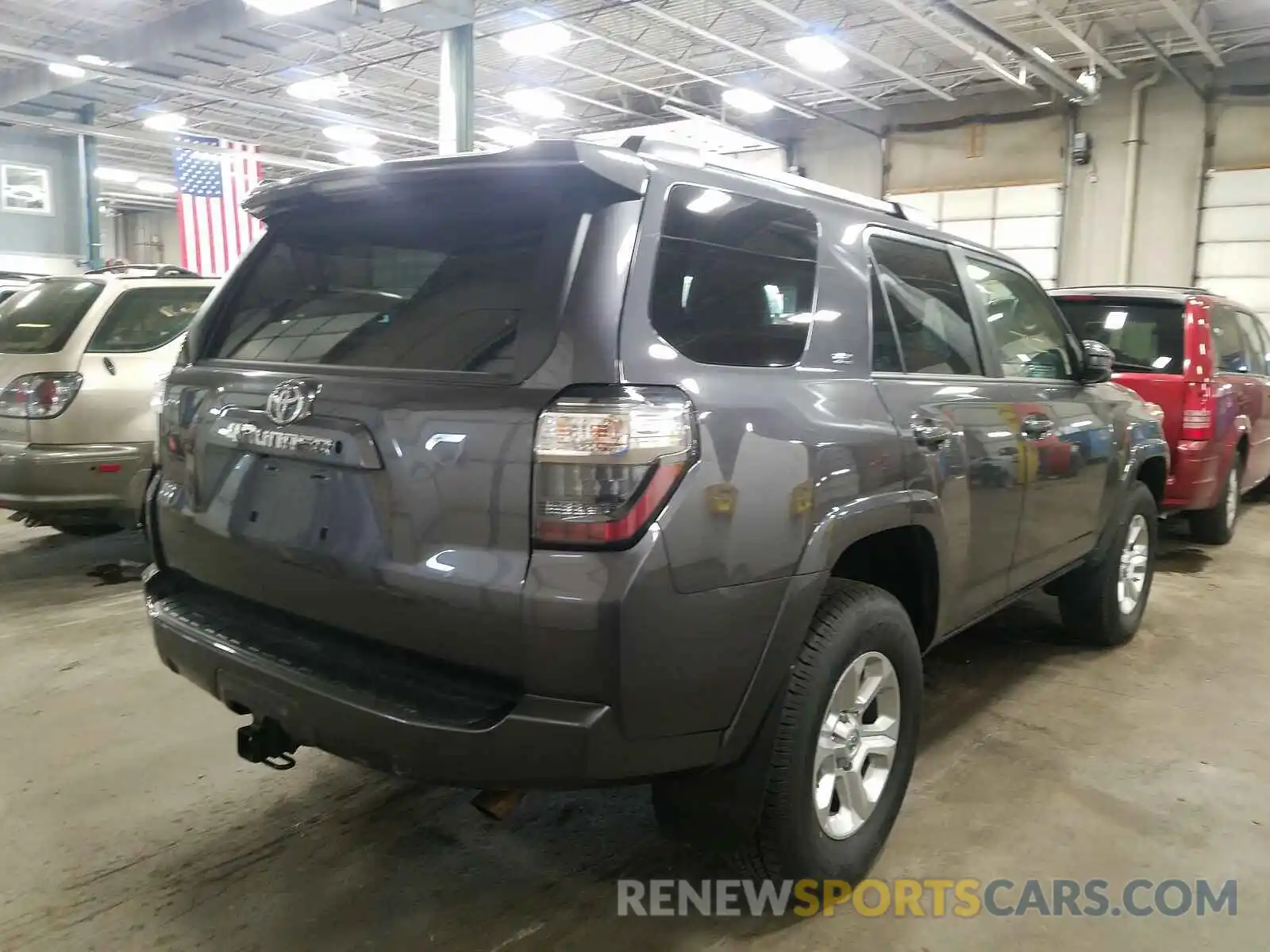 4 Photograph of a damaged car JTEBU5JR9L5742407 TOYOTA 4RUNNER 2020